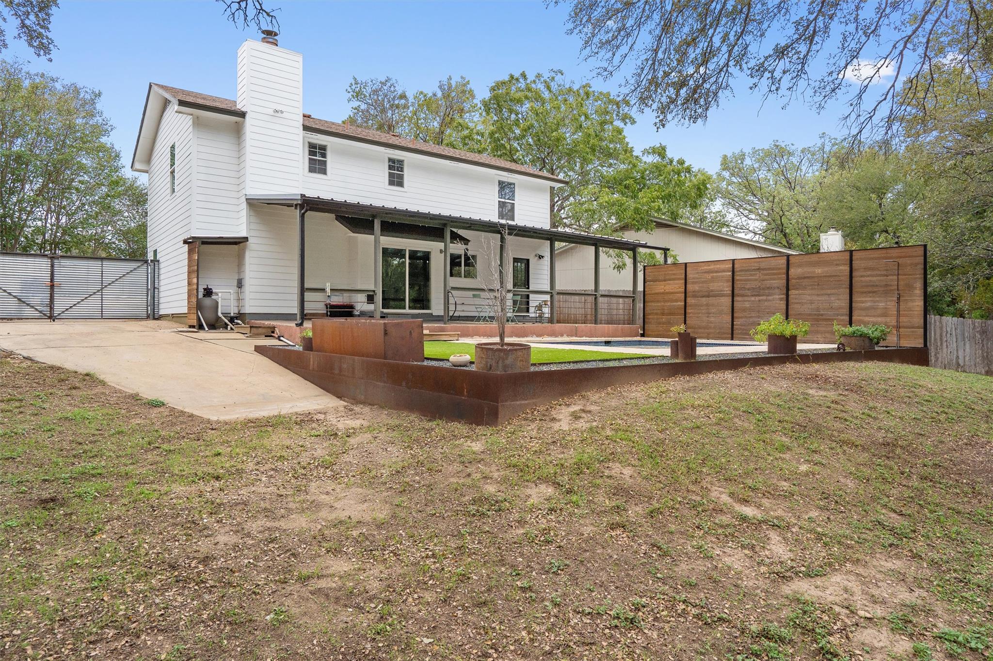 3002 Leaf LN