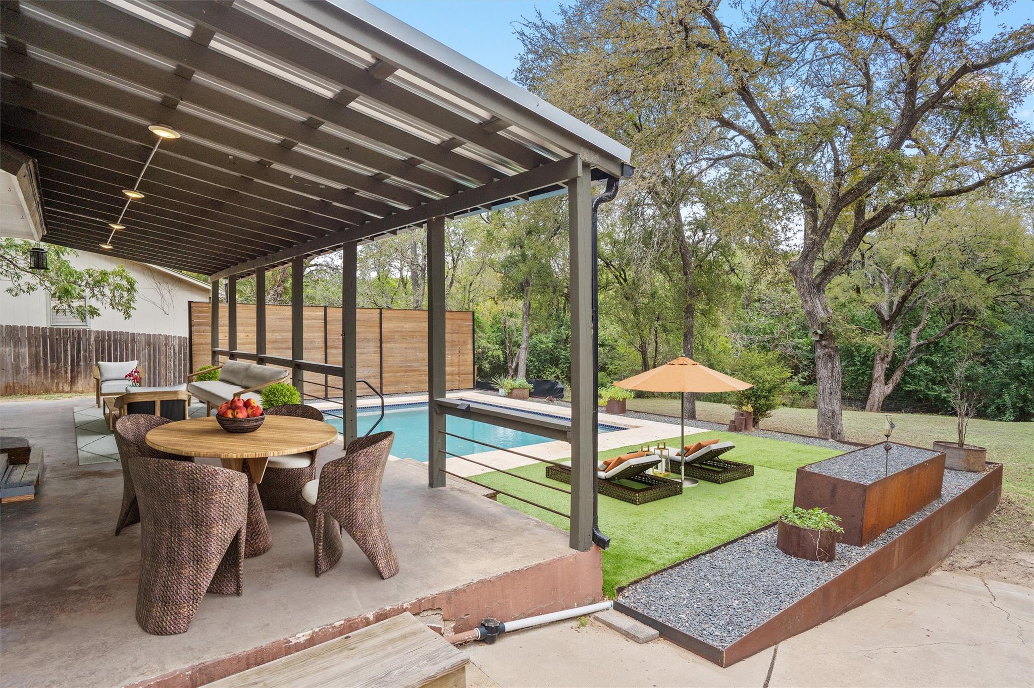 3002 Leaf LN