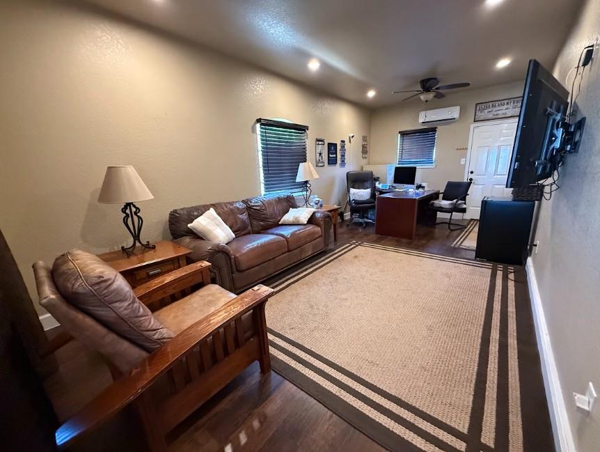 617 State Highway 123 N, Stockdale