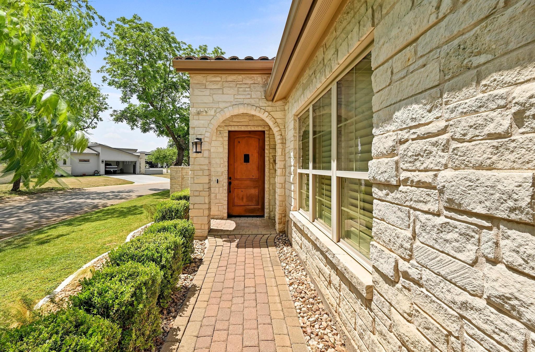 101 Blanco CT