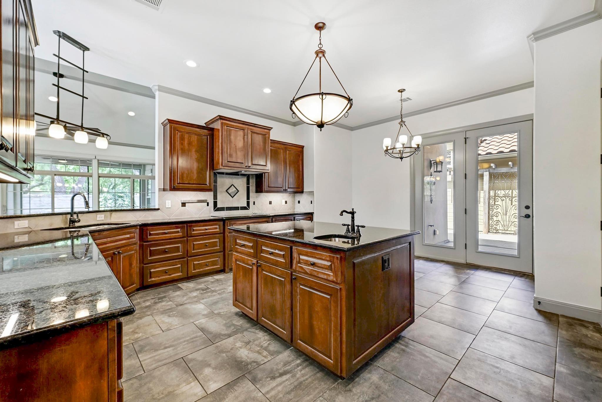 101 Blanco CT