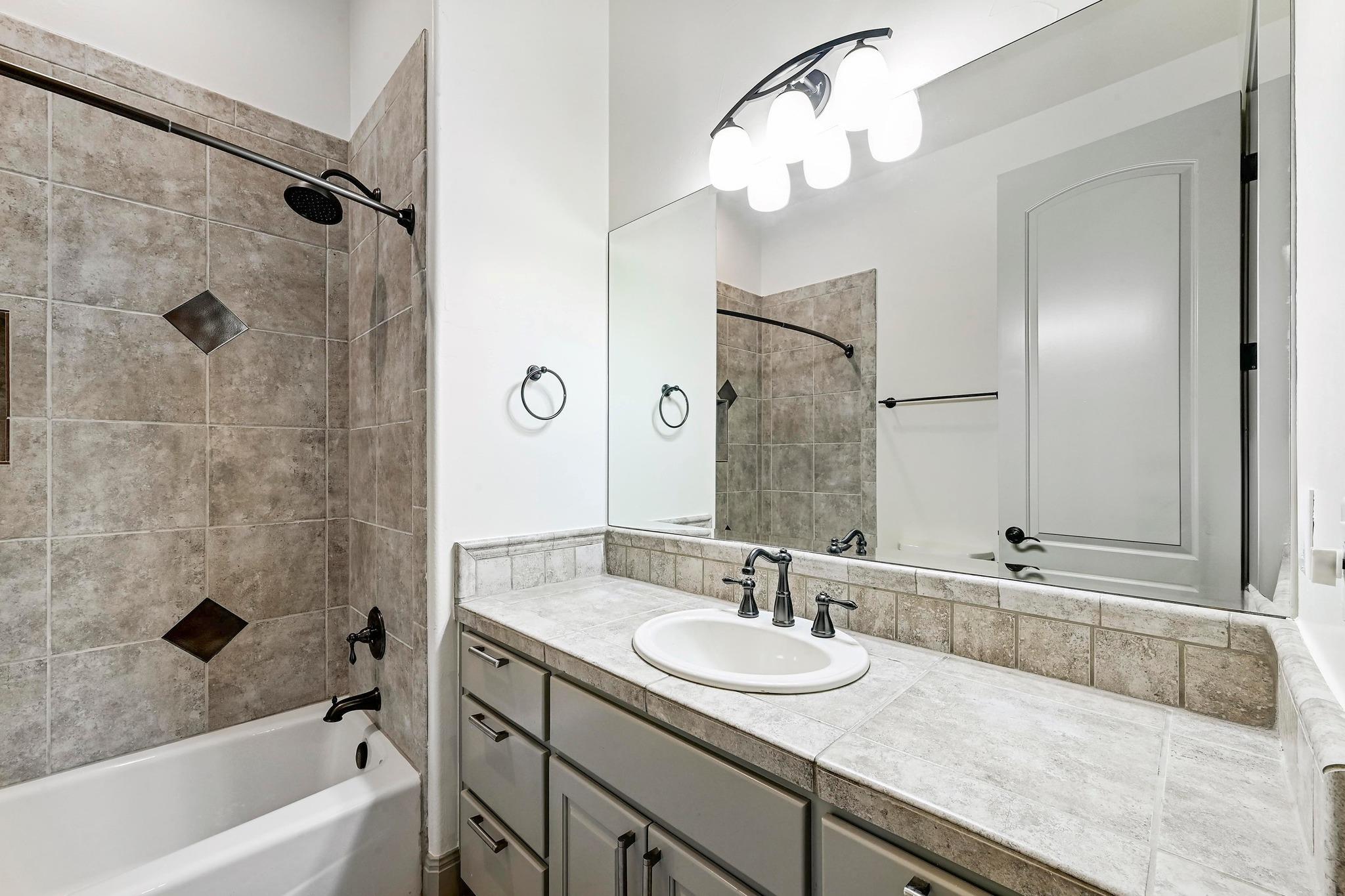 101 Blanco CT