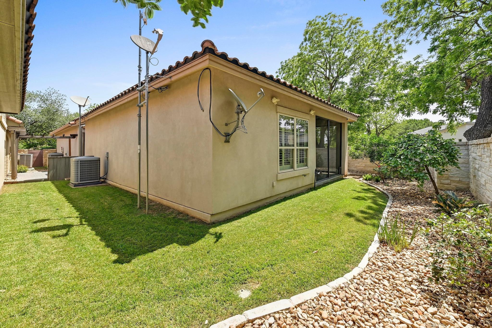101 Blanco CT