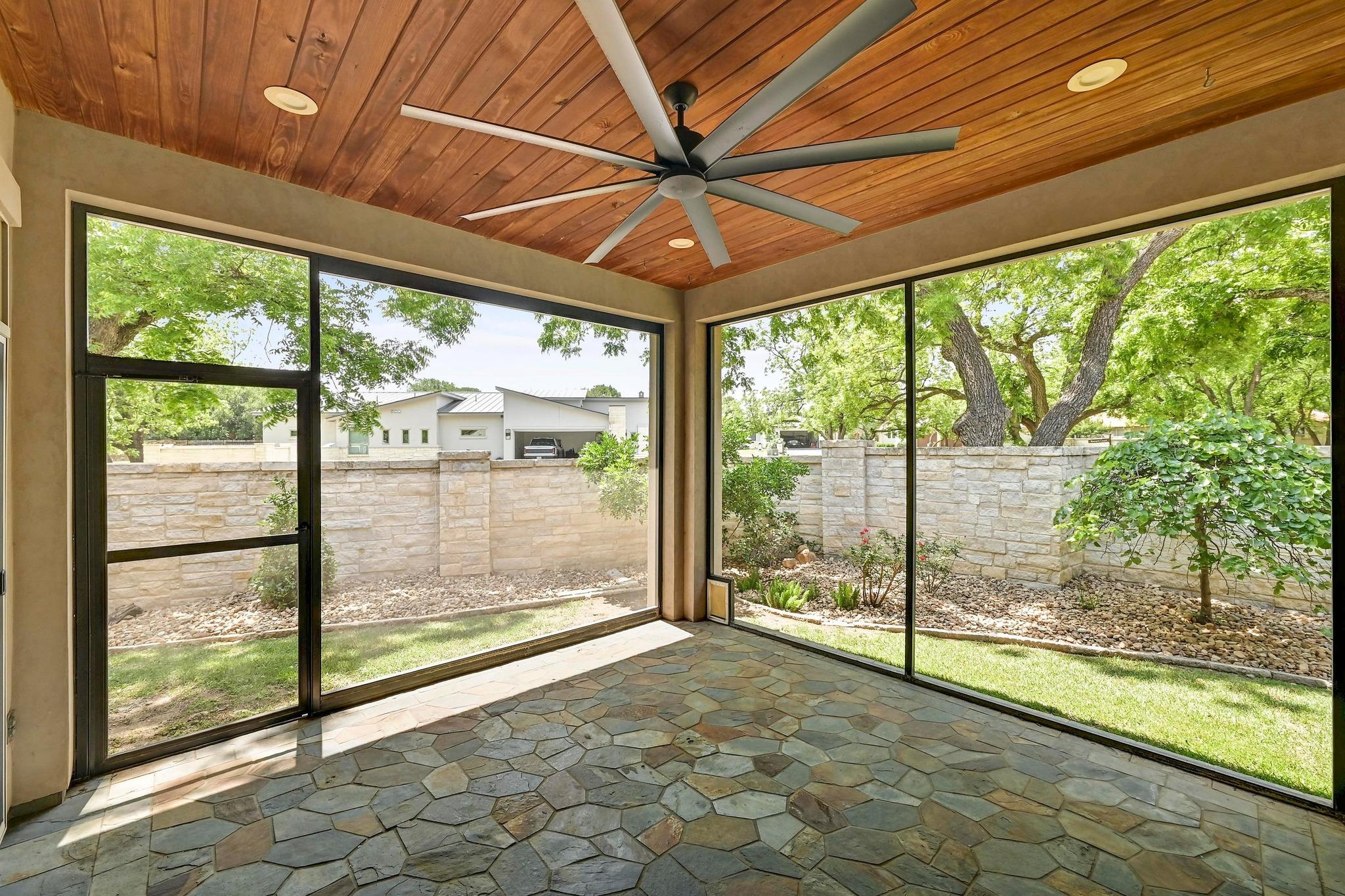 101 Blanco CT