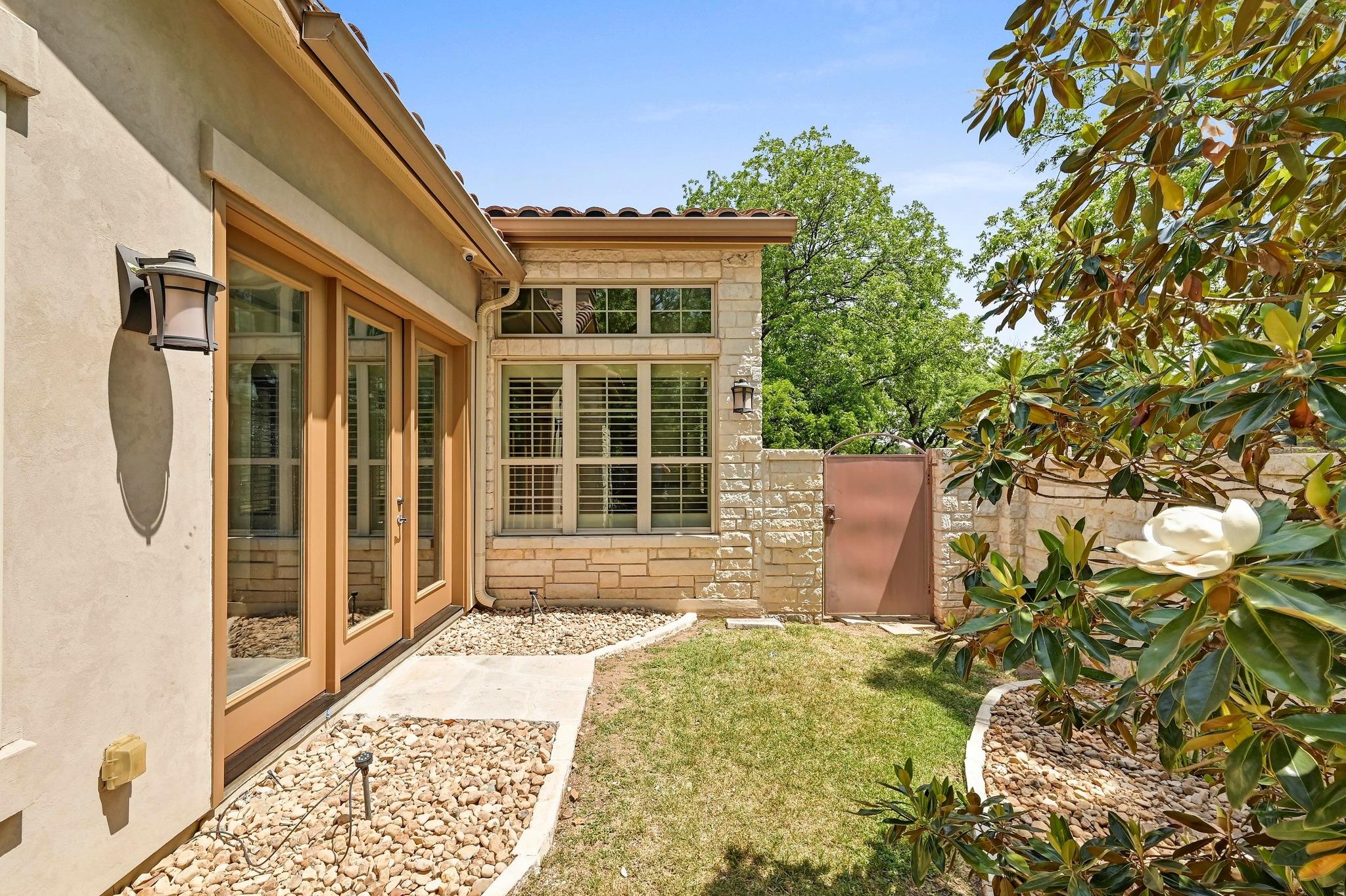 101 Blanco CT