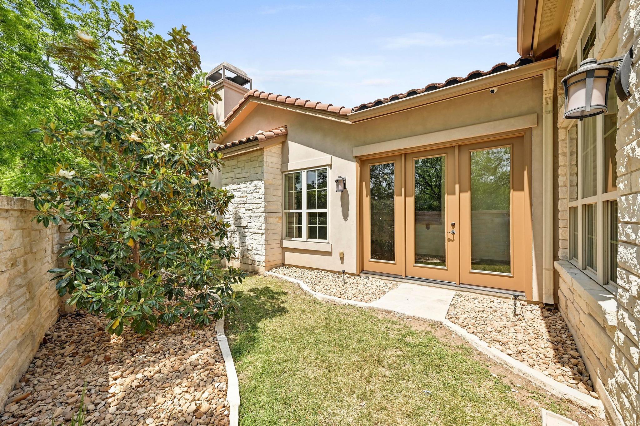 101 Blanco CT