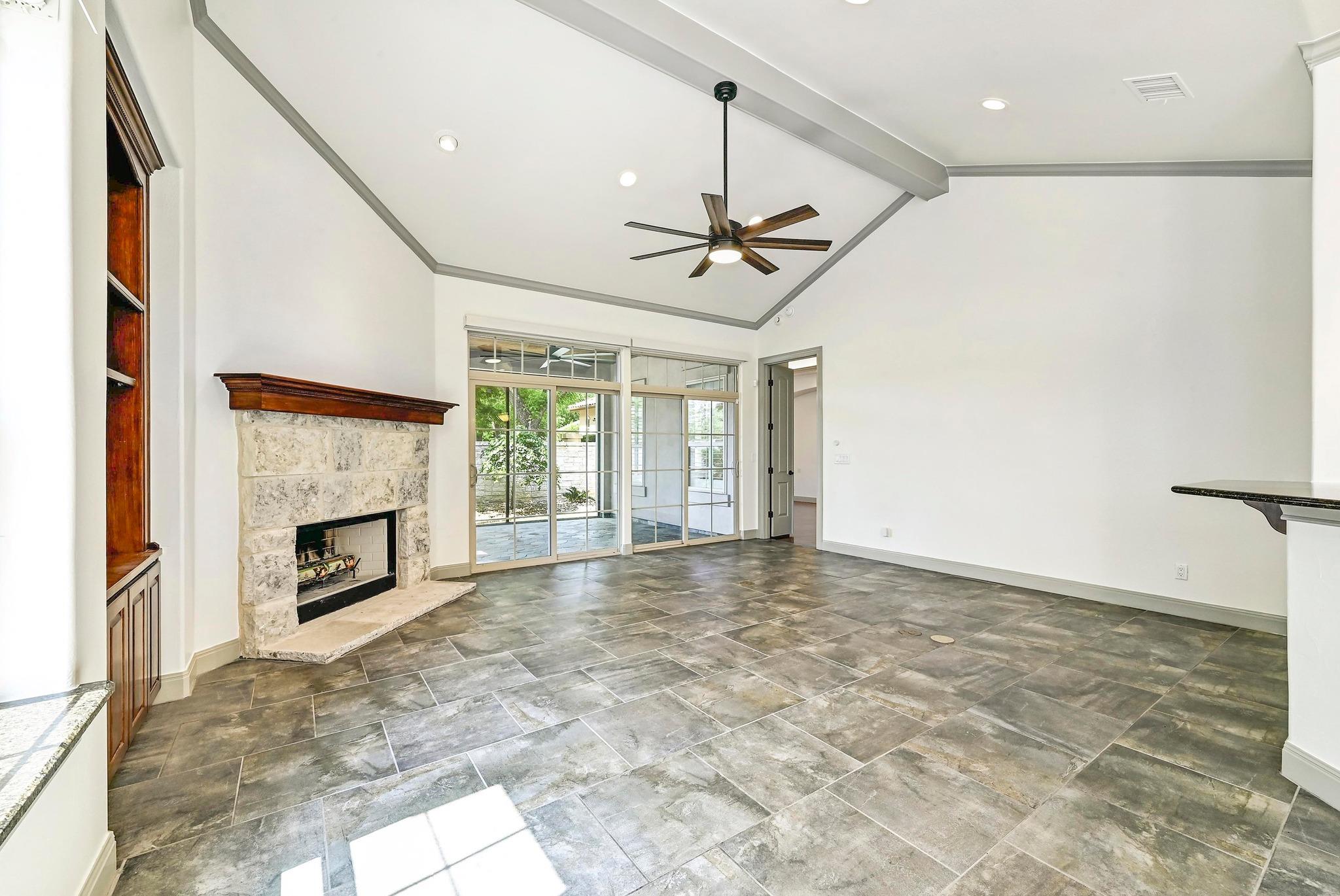 101 Blanco CT