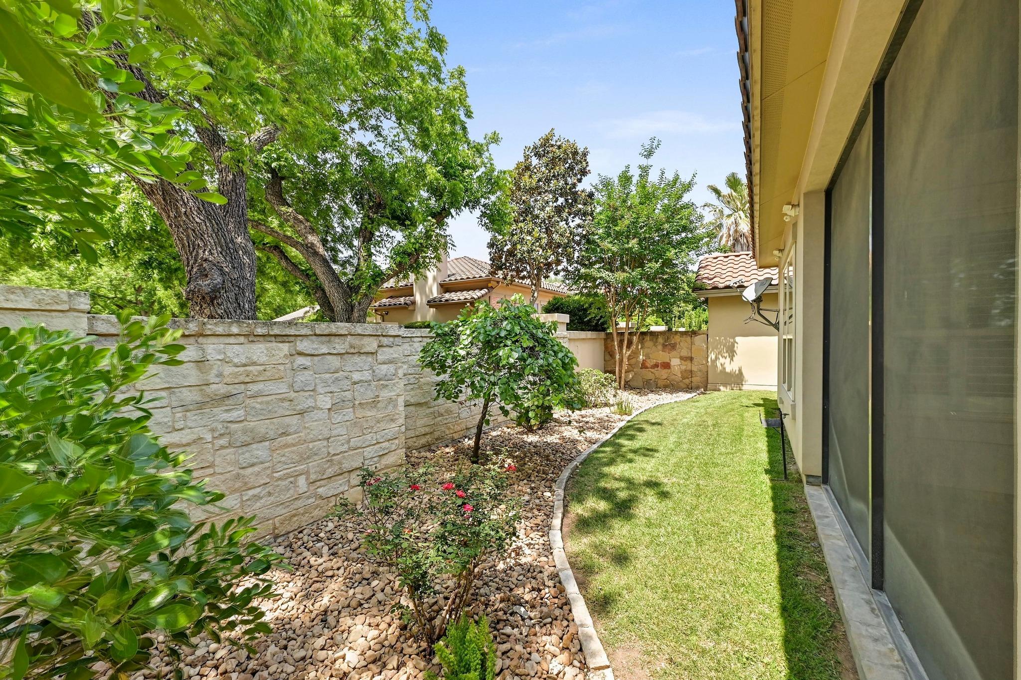 101 Blanco CT
