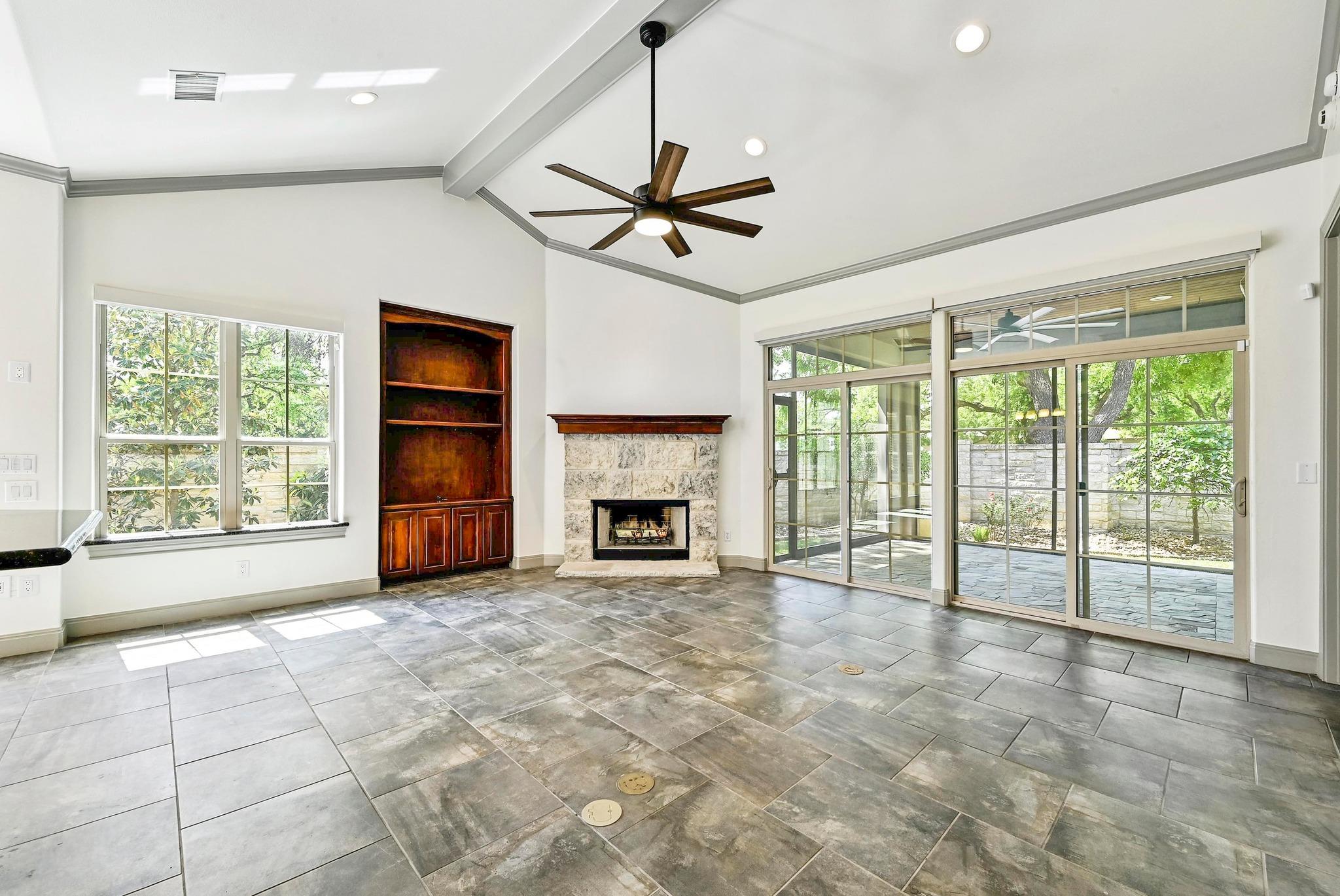 101 Blanco CT