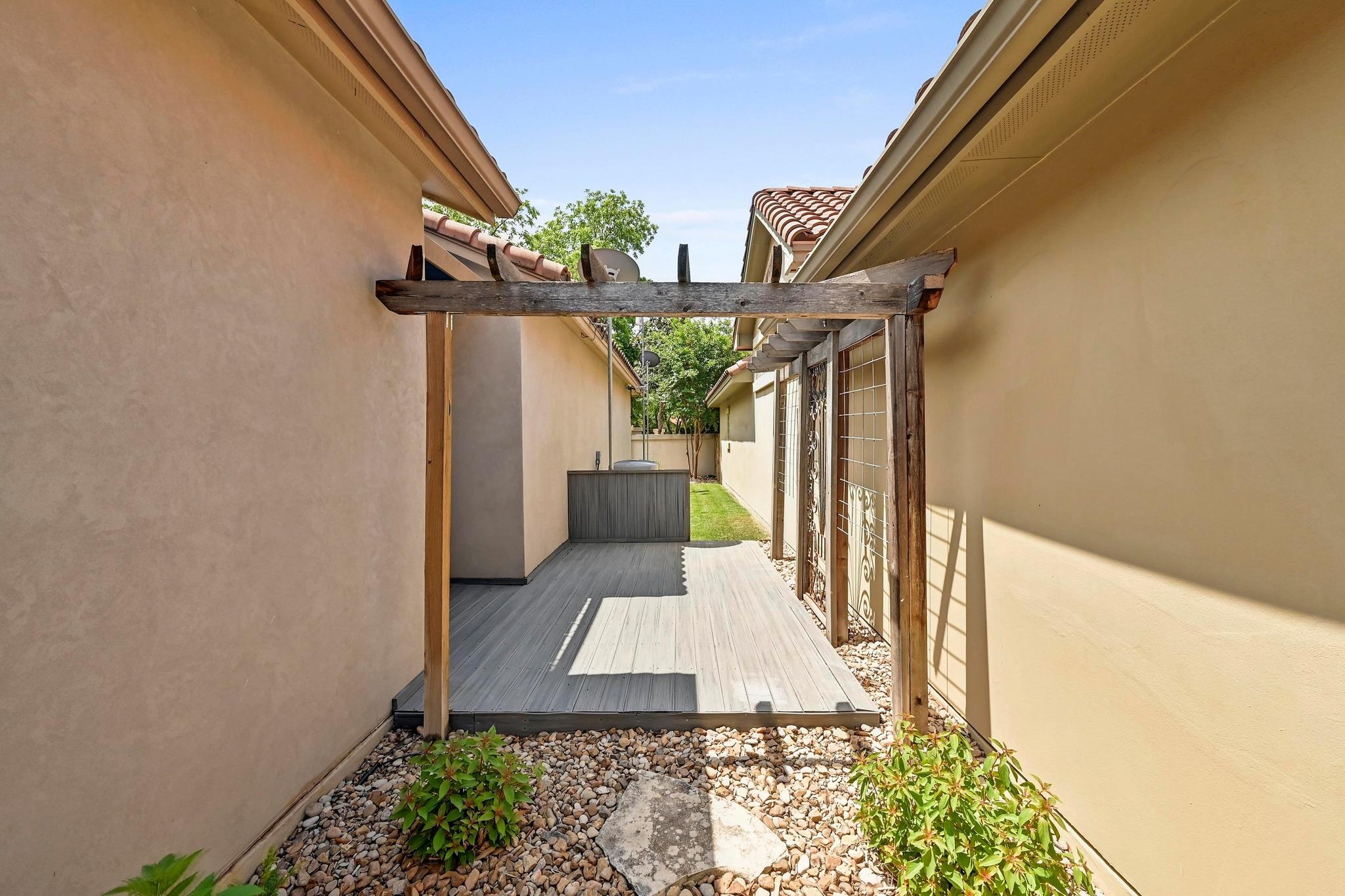 101 Blanco CT