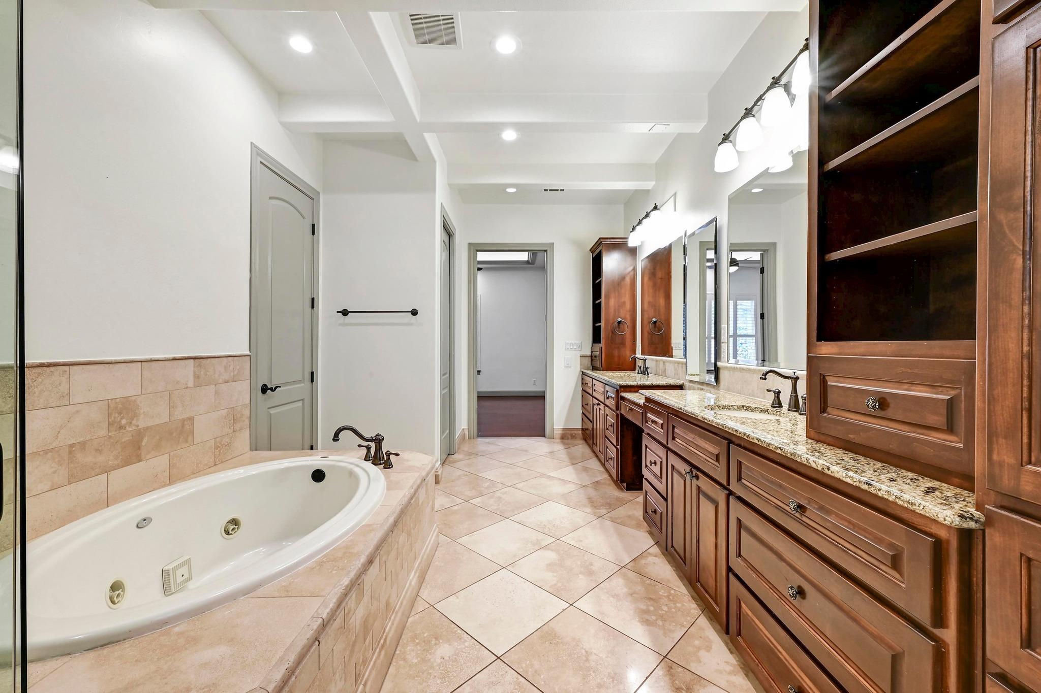 101 Blanco CT