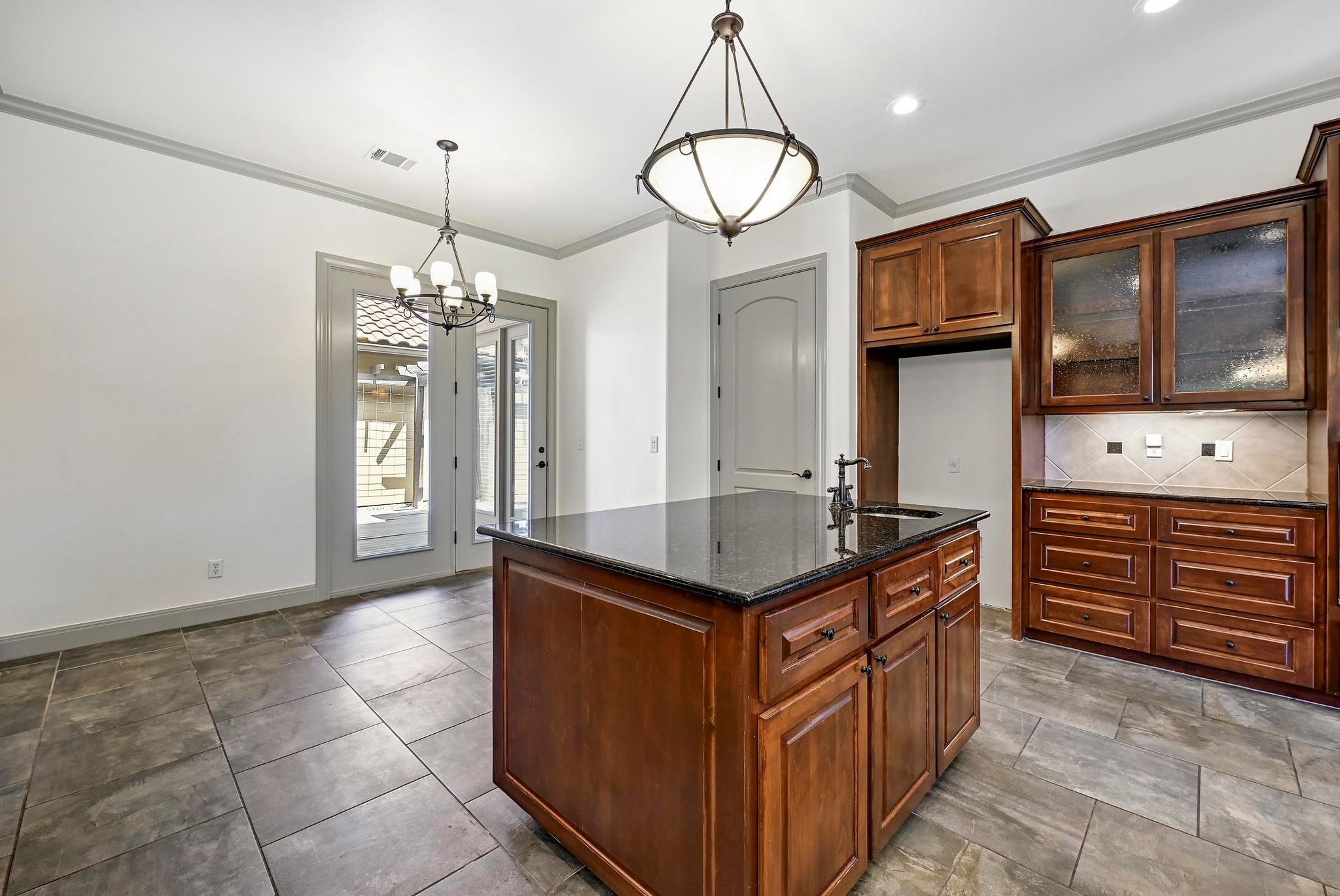 101 Blanco CT