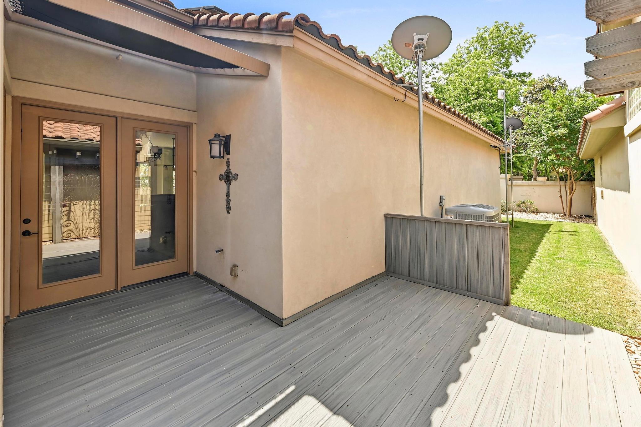 101 Blanco CT