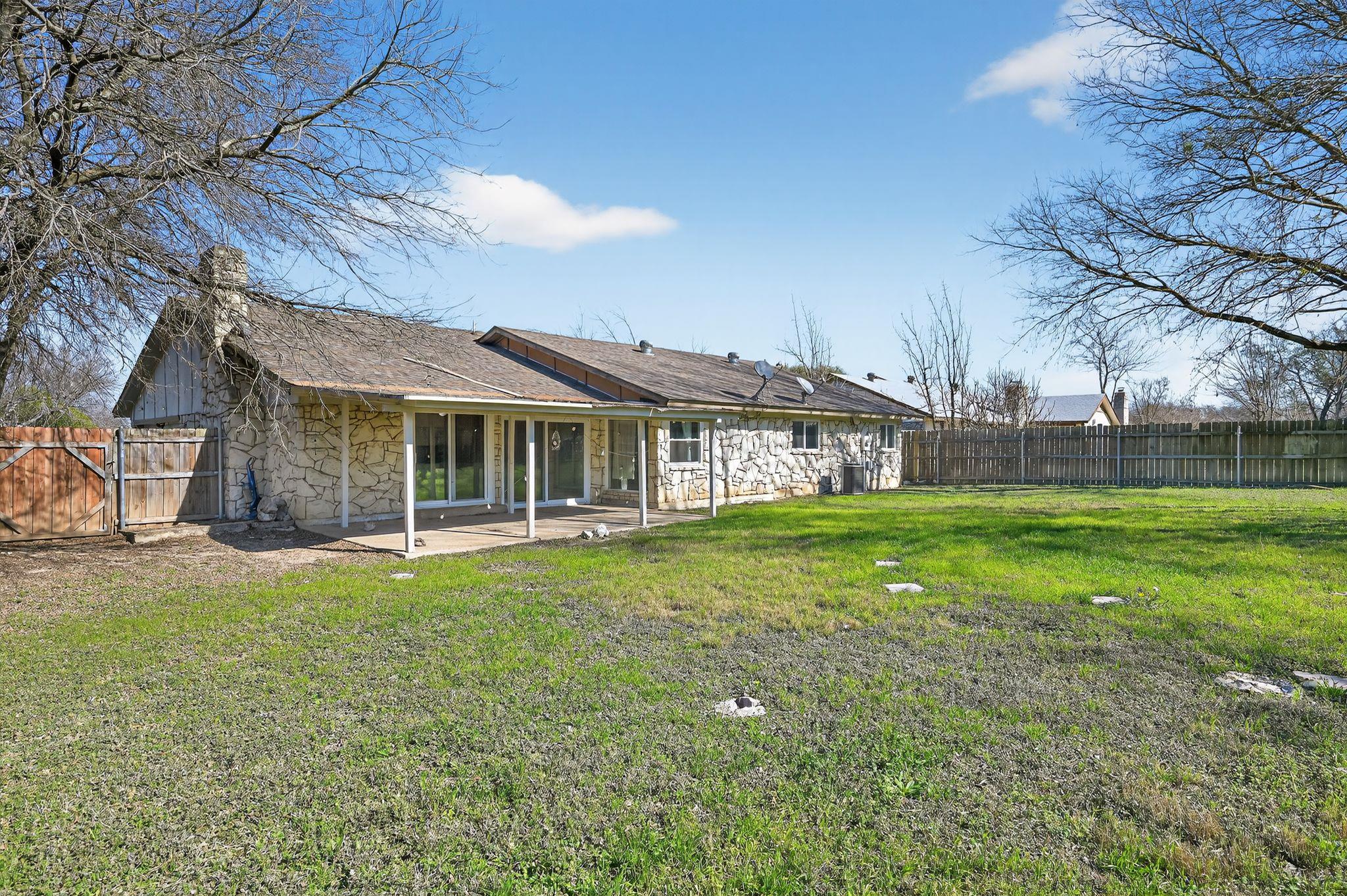 220 W Mockingbird LN