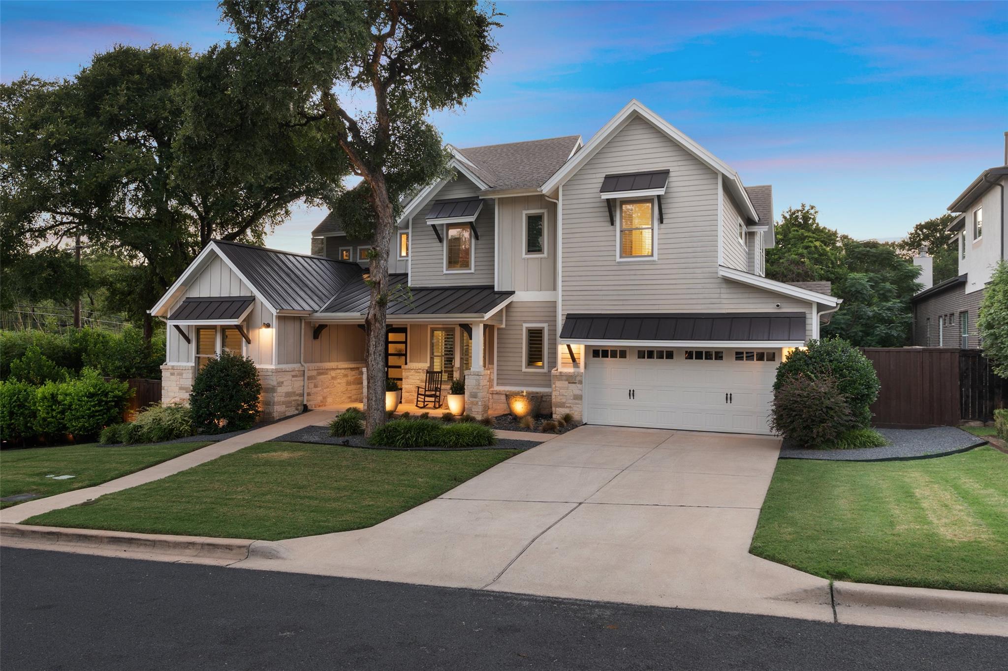 1002 Meriden LN