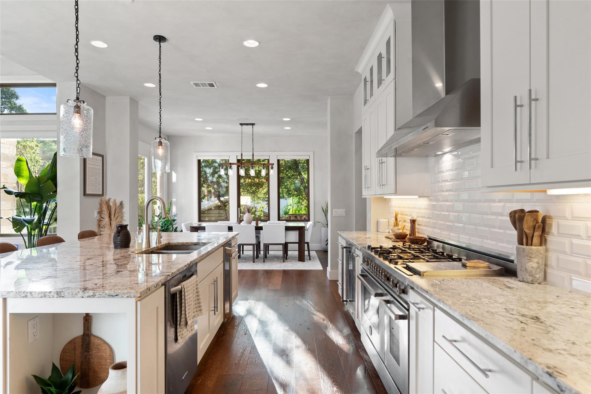 1002 Meriden LN