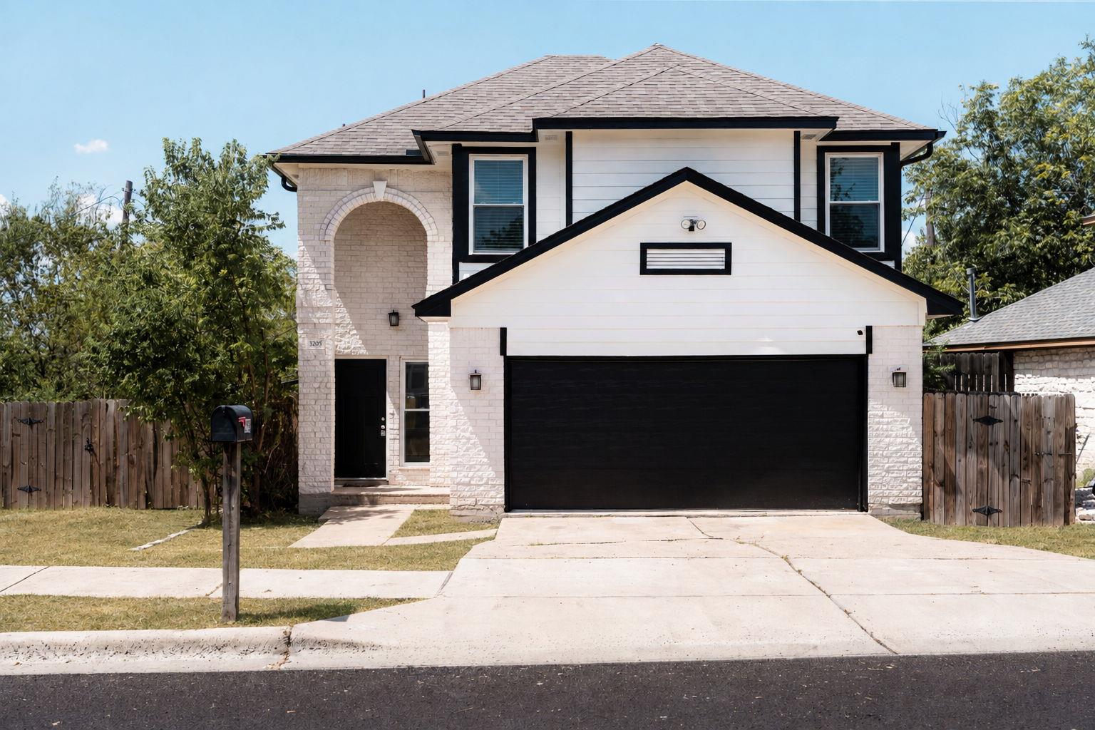 3205 Rockhurst LN