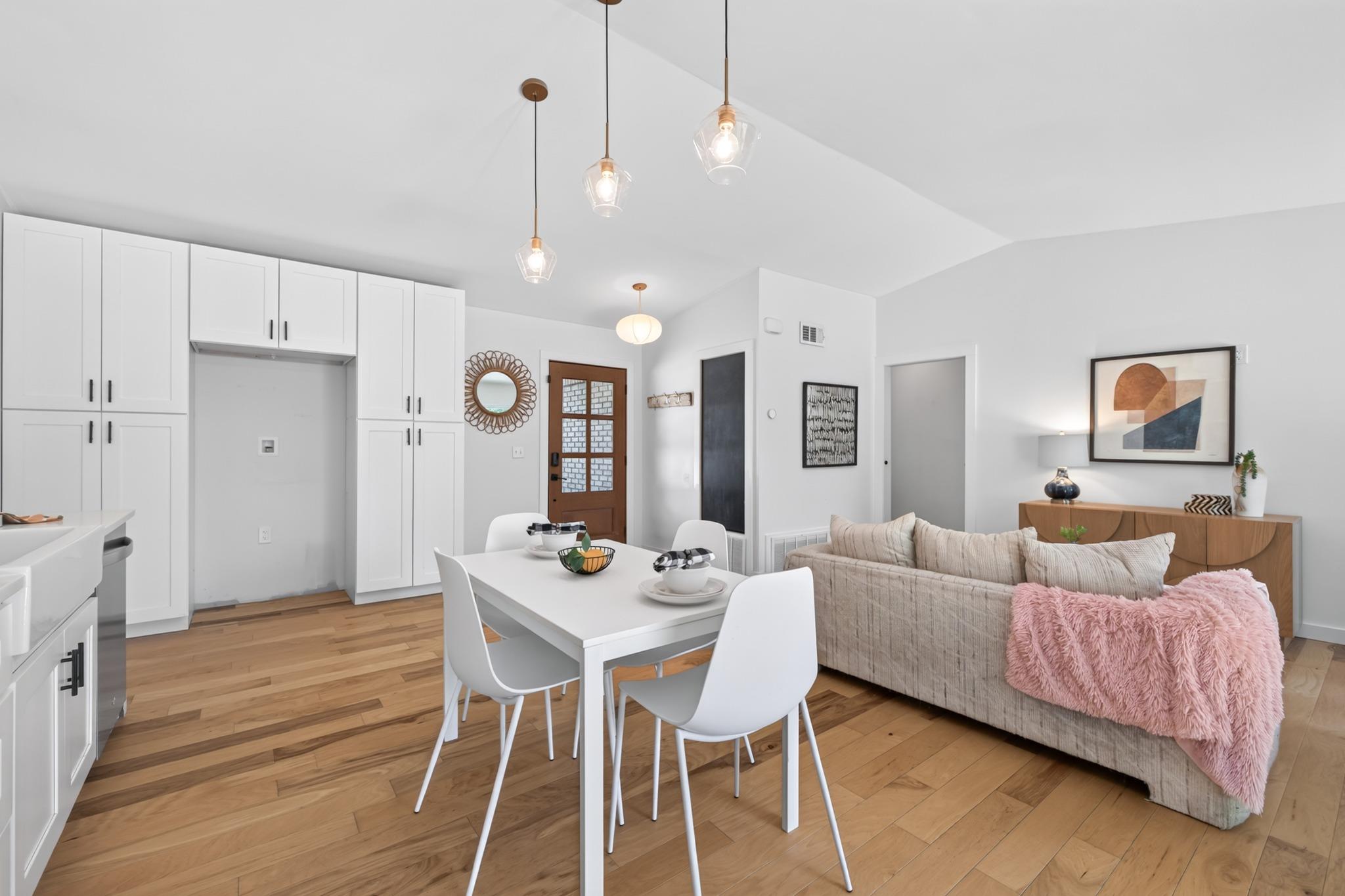 1411 Gilmore ST