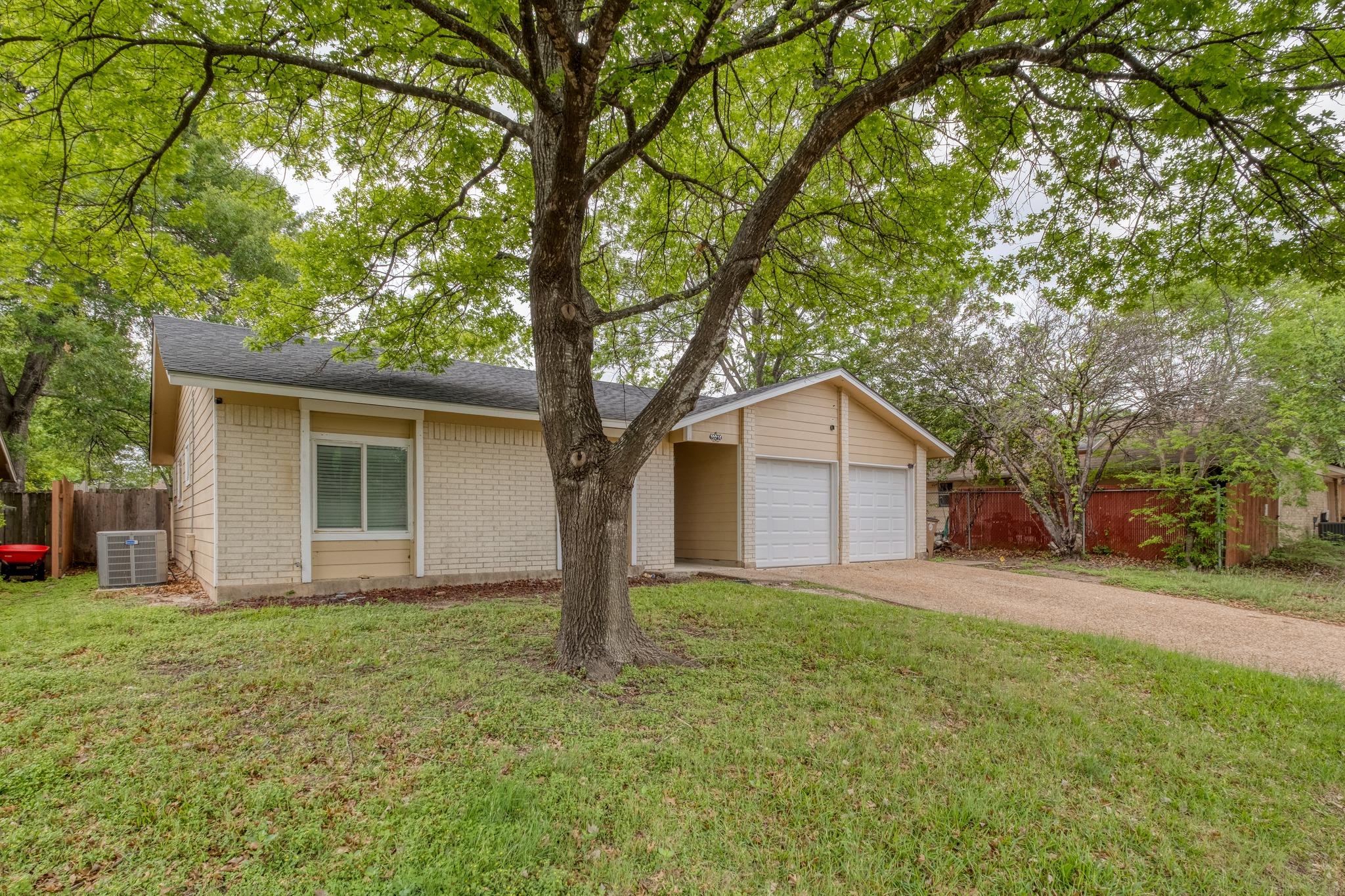 10214 Oak Hollow DR