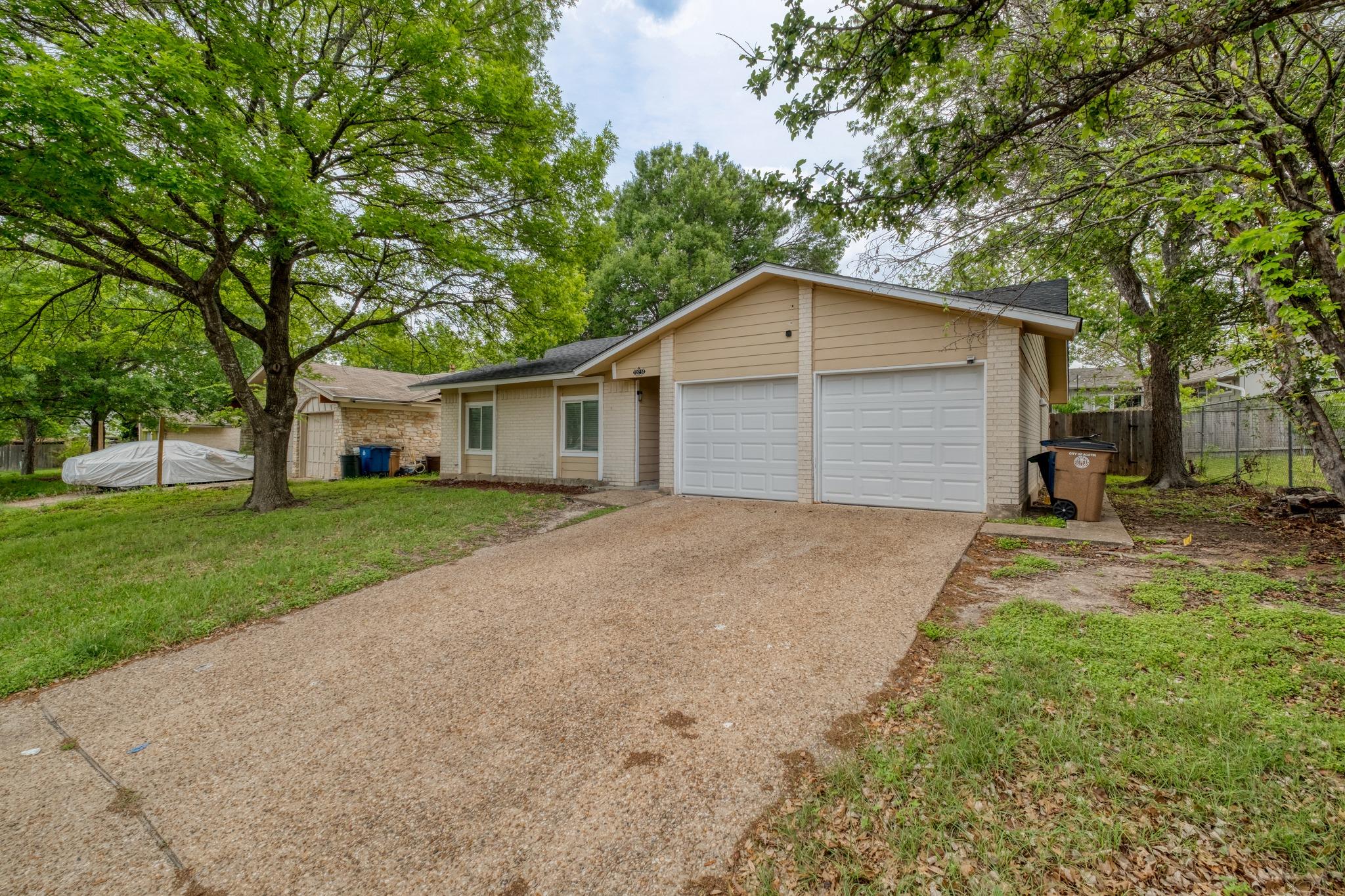 10214 Oak Hollow DR