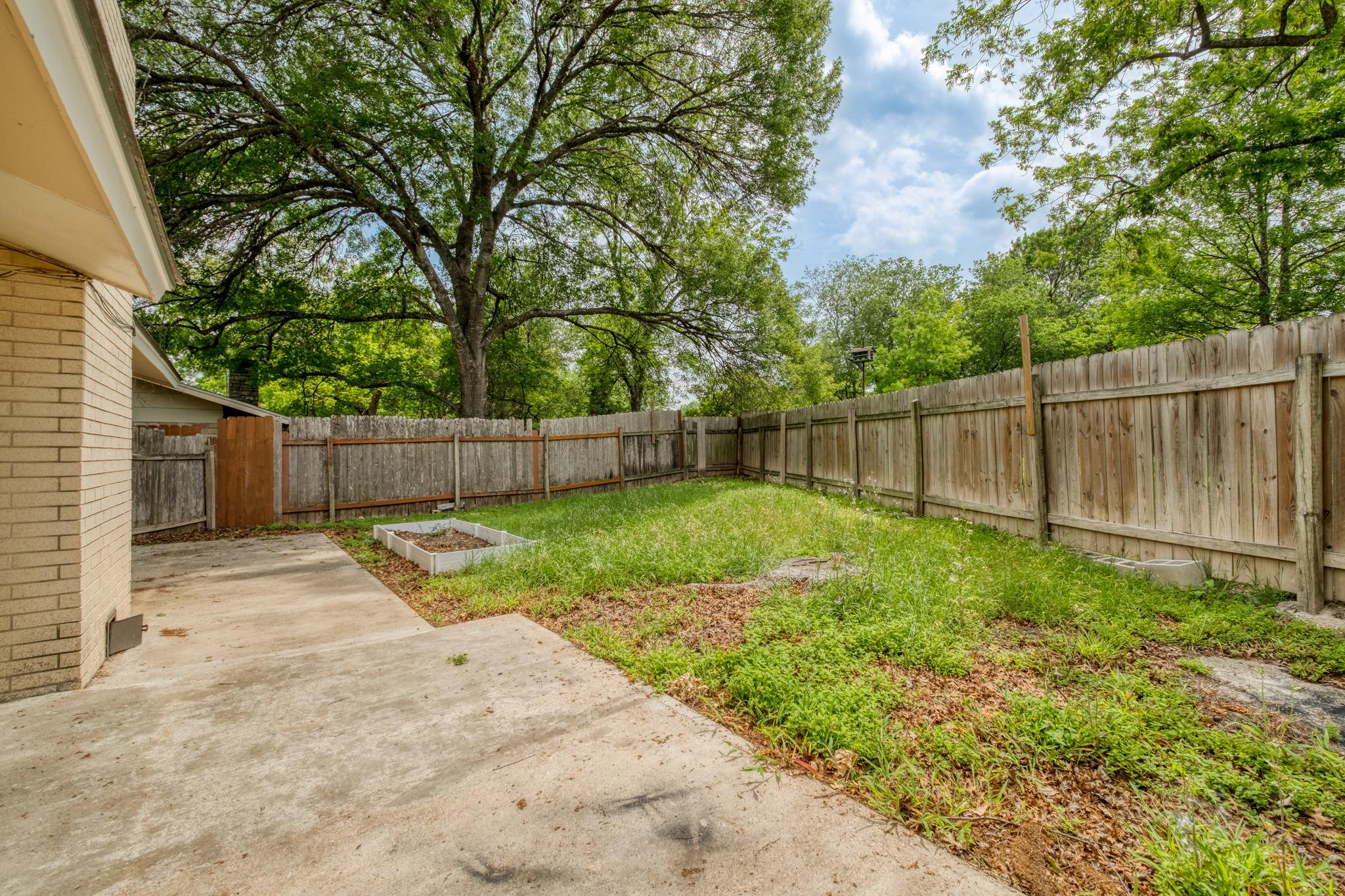 10214 Oak Hollow DR