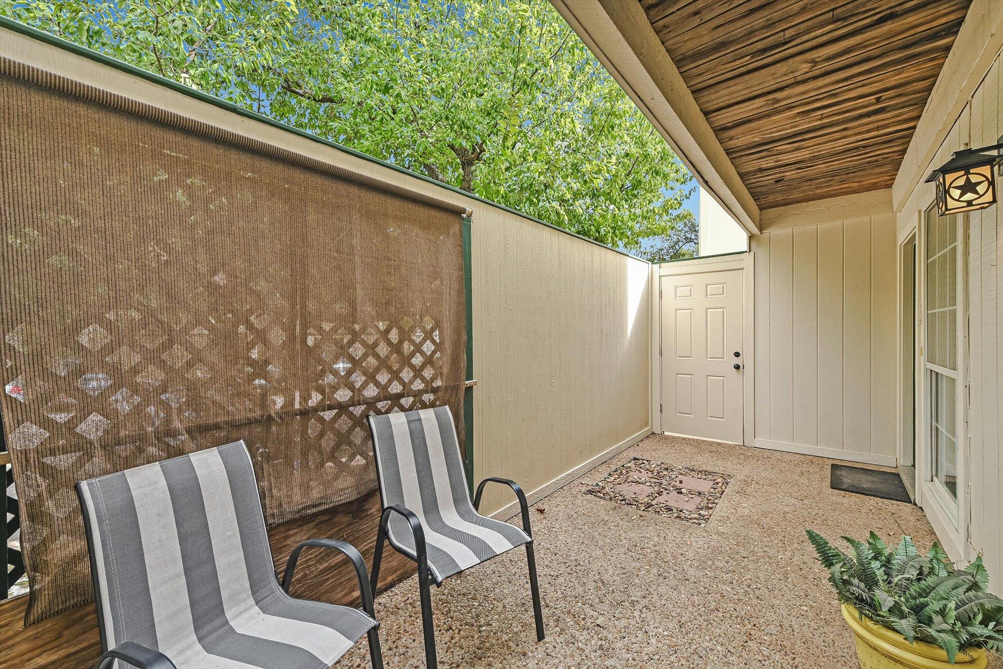 6718 Silvermine DR # 903