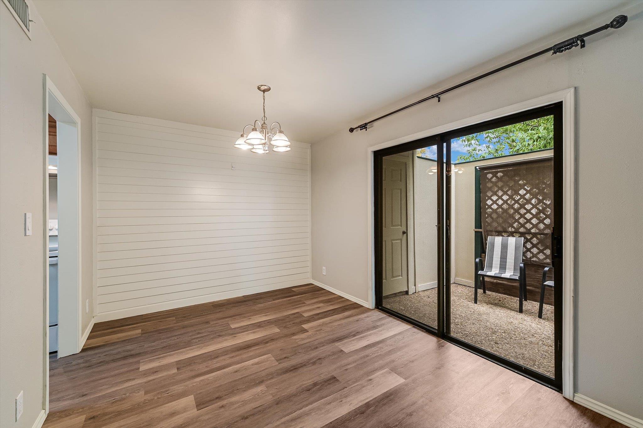 6718 Silvermine DR # 903