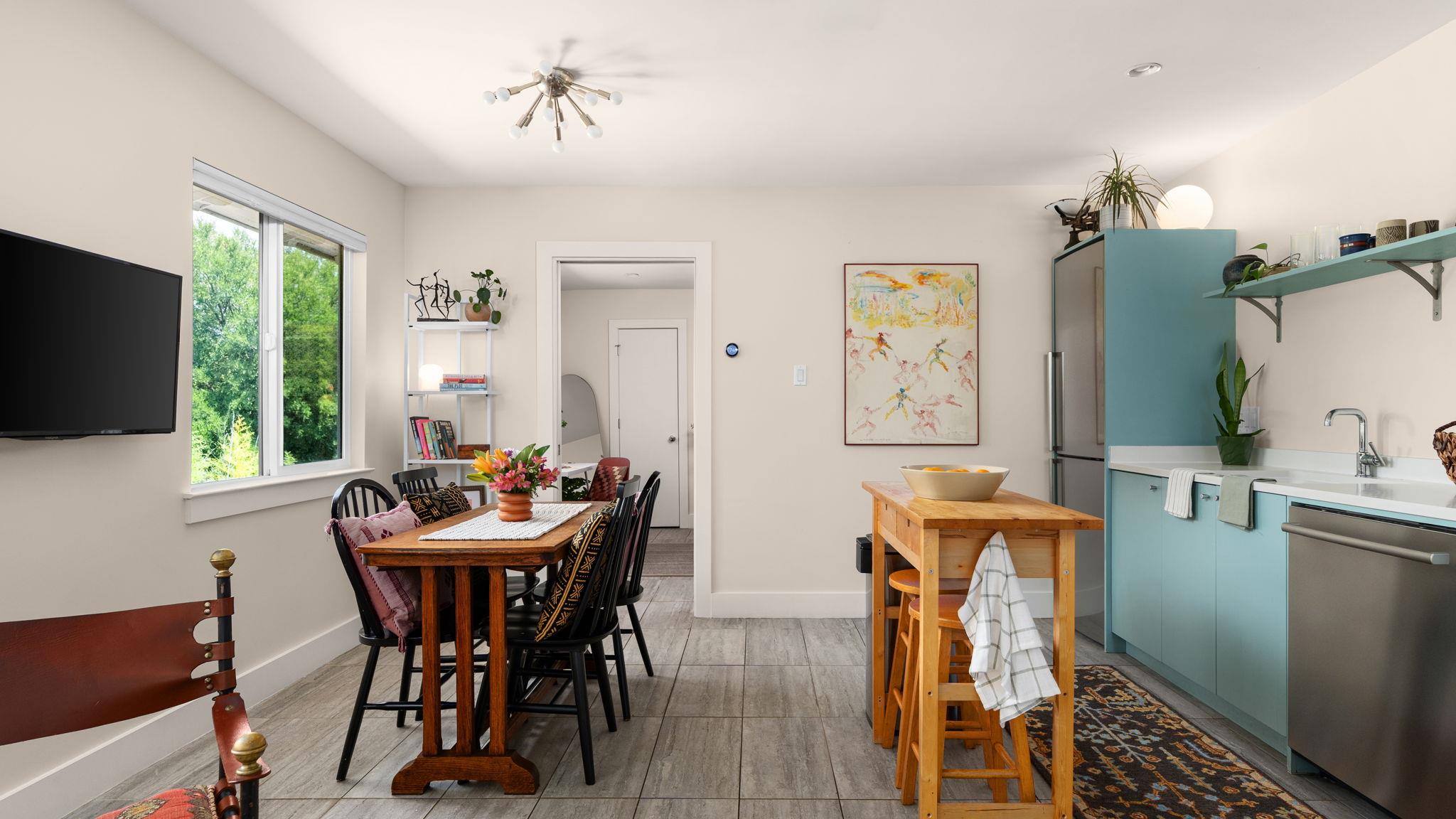 1208 Enfield RD # 204