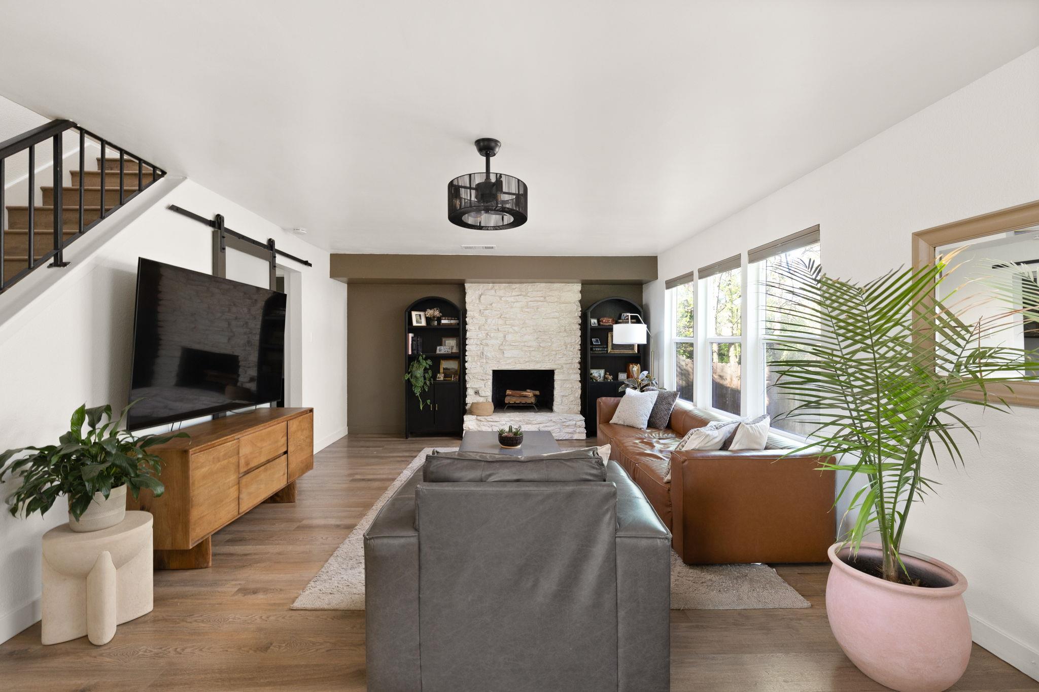 7909 Manassas DR