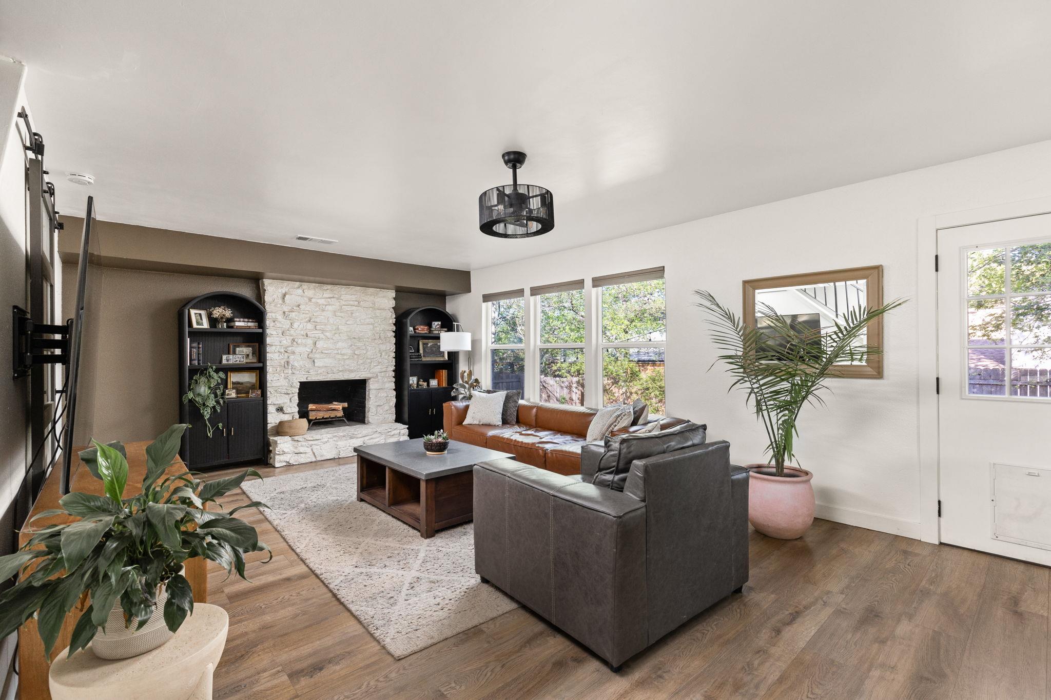 7909 Manassas DR