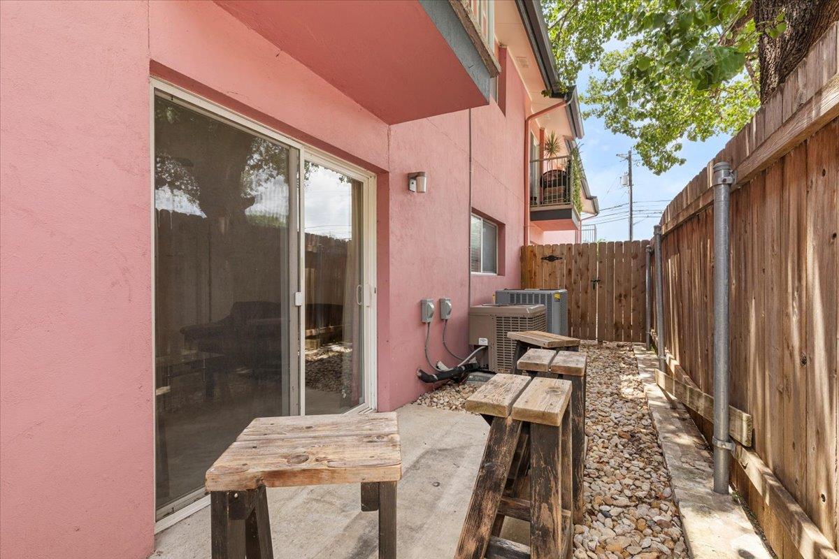 1422 Collier ST # 103