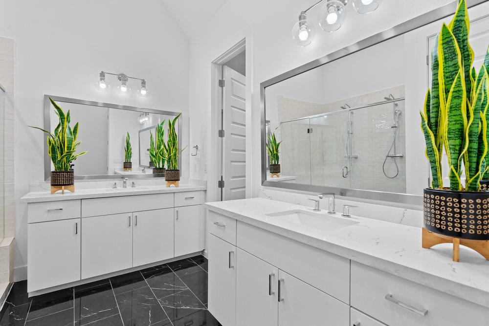 2505 Bluebonnet Ave # 16