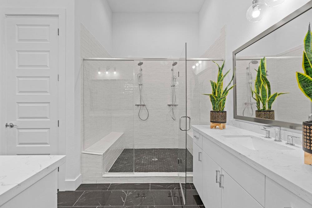 2505 Bluebonnet Ave # 16