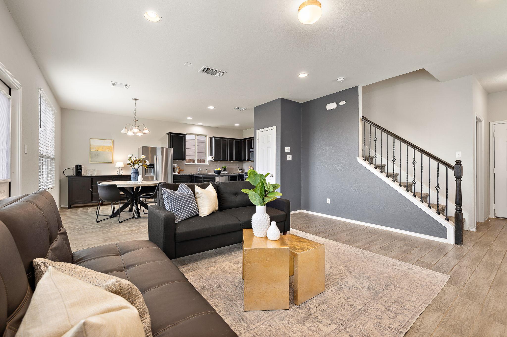 212 Compania DR