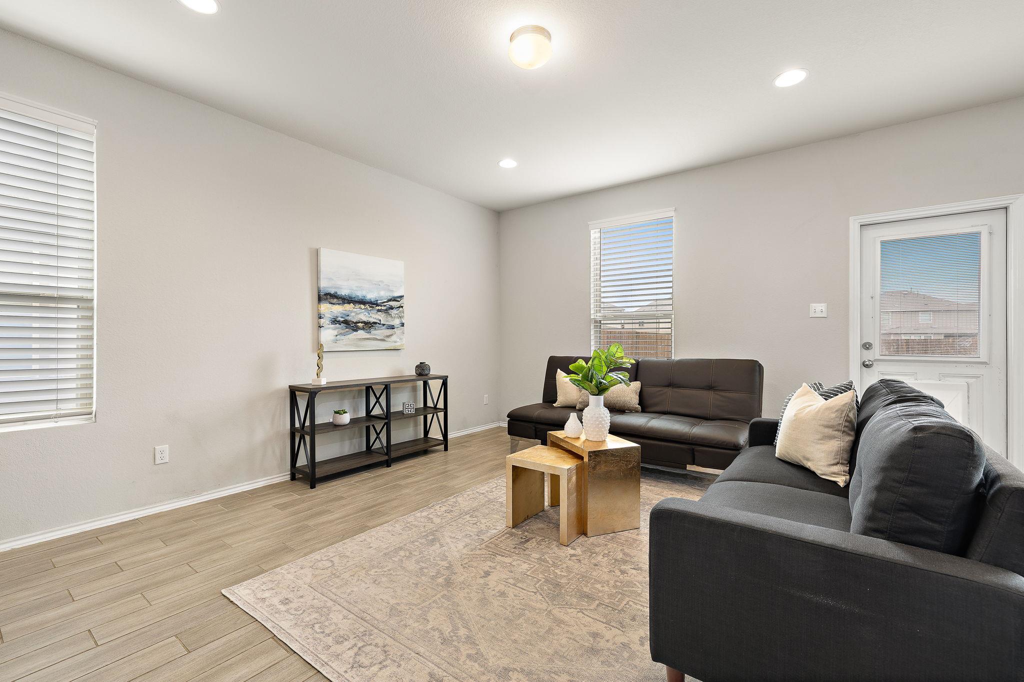 212 Compania DR