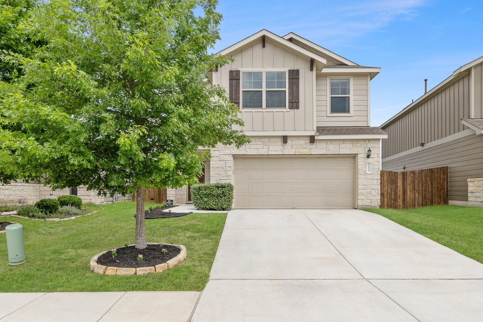 212 Compania DR