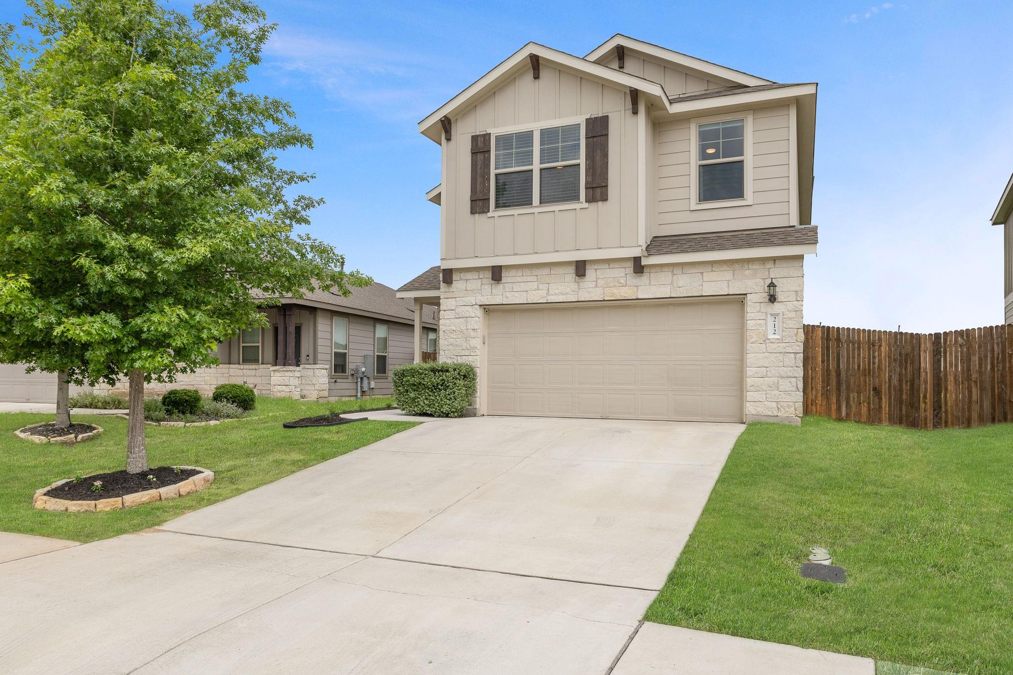 212 Compania DR