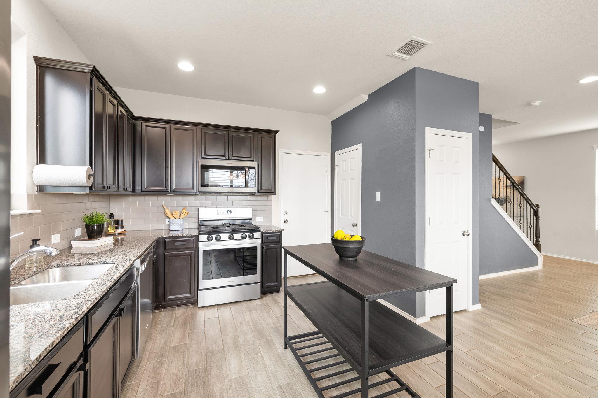 212 Compania DR
