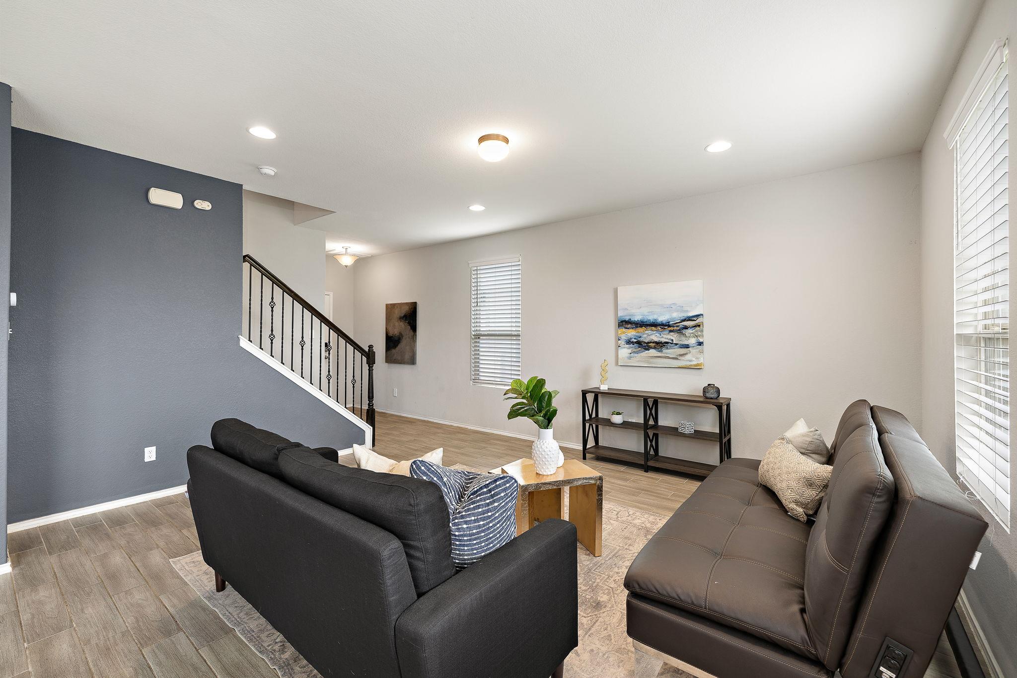 212 Compania DR