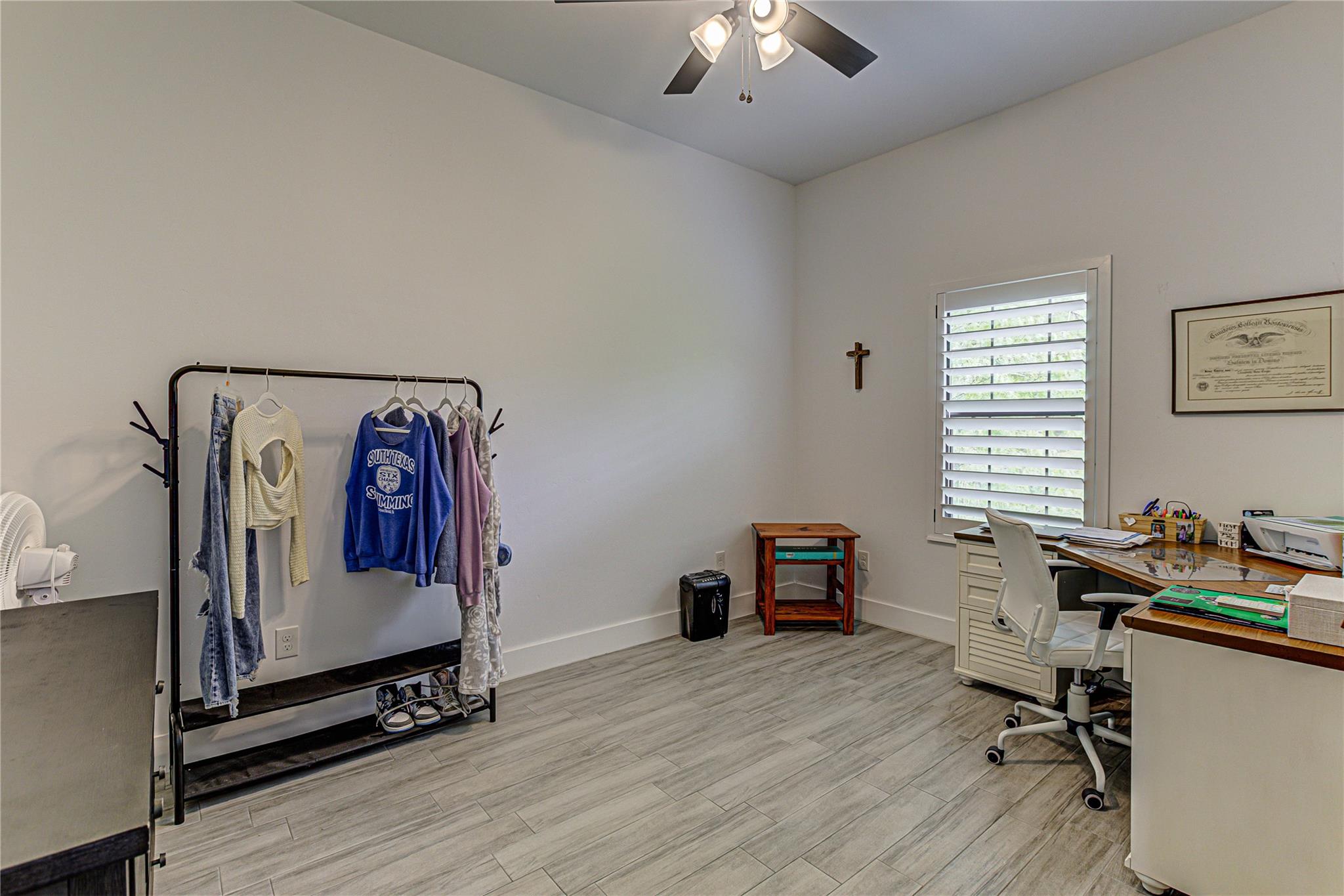 627 Aspen LN