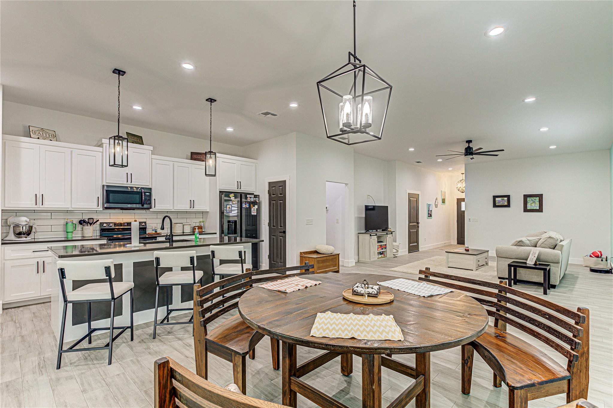 627 Aspen LN