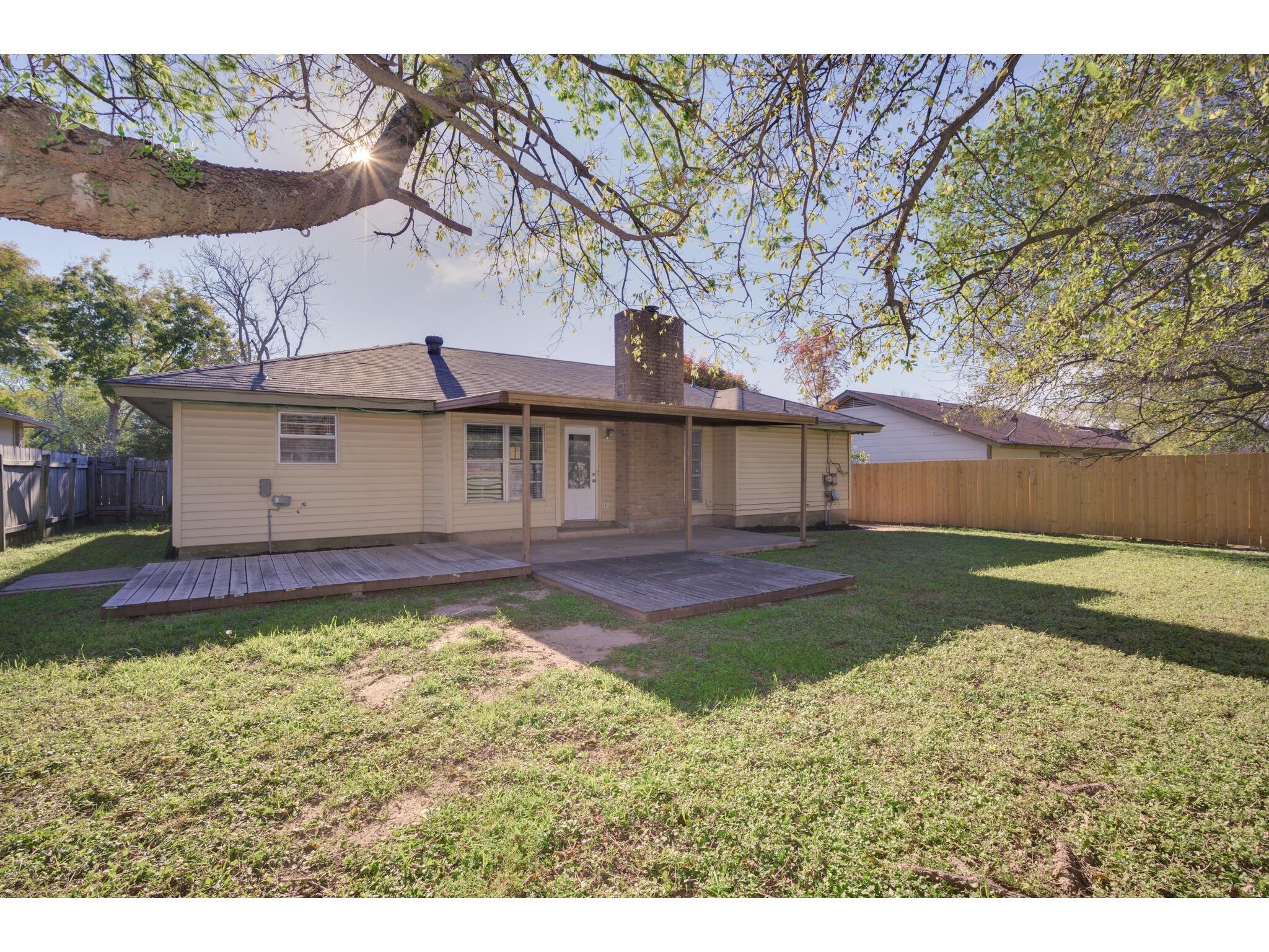2104 Magazine ST