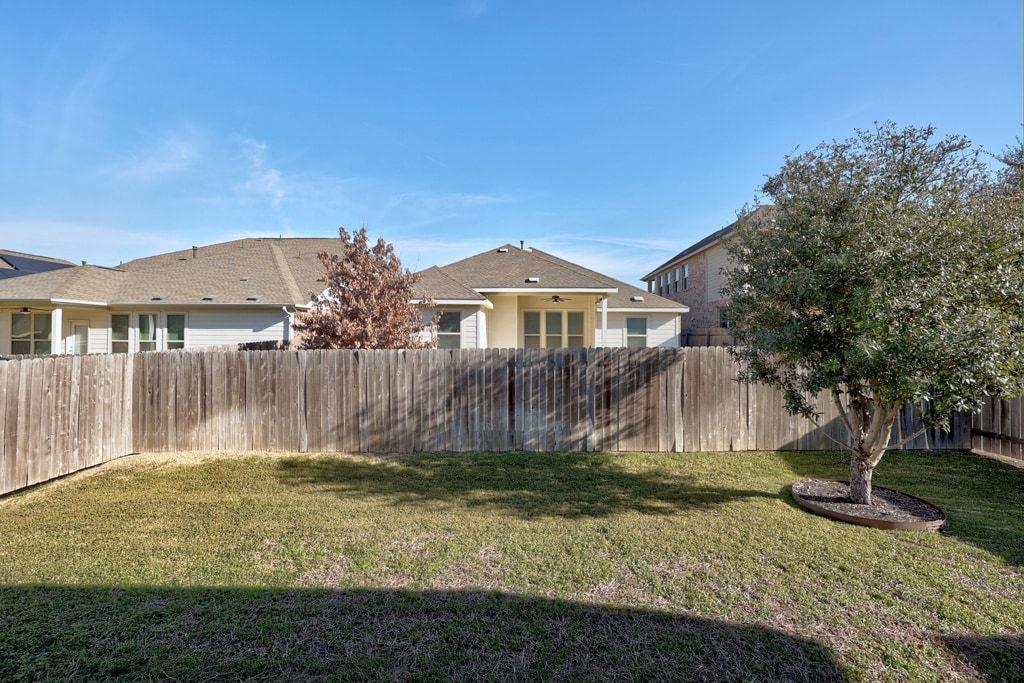 606 Linares LN