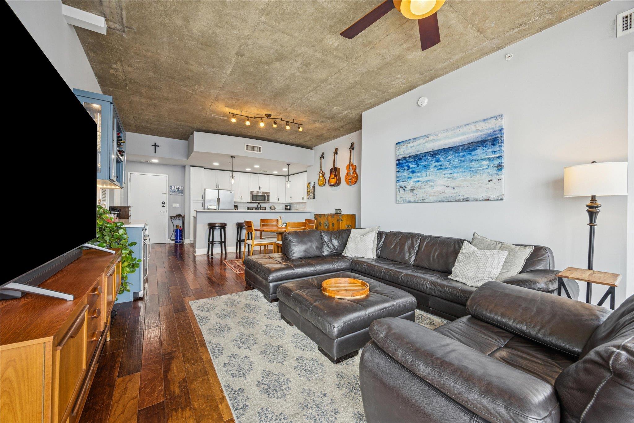 360 Nueces ST # 4009
