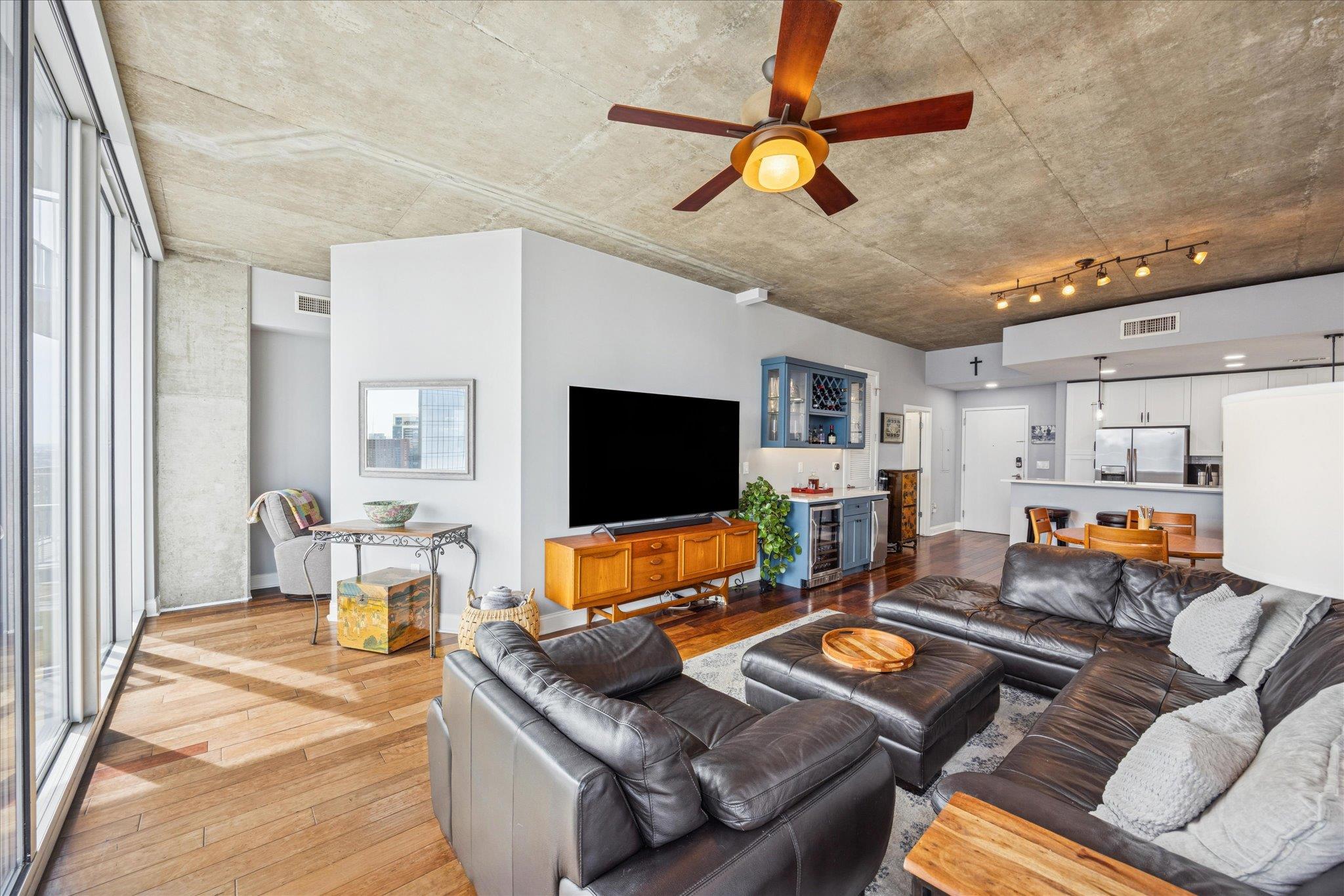 360 Nueces ST # 4009