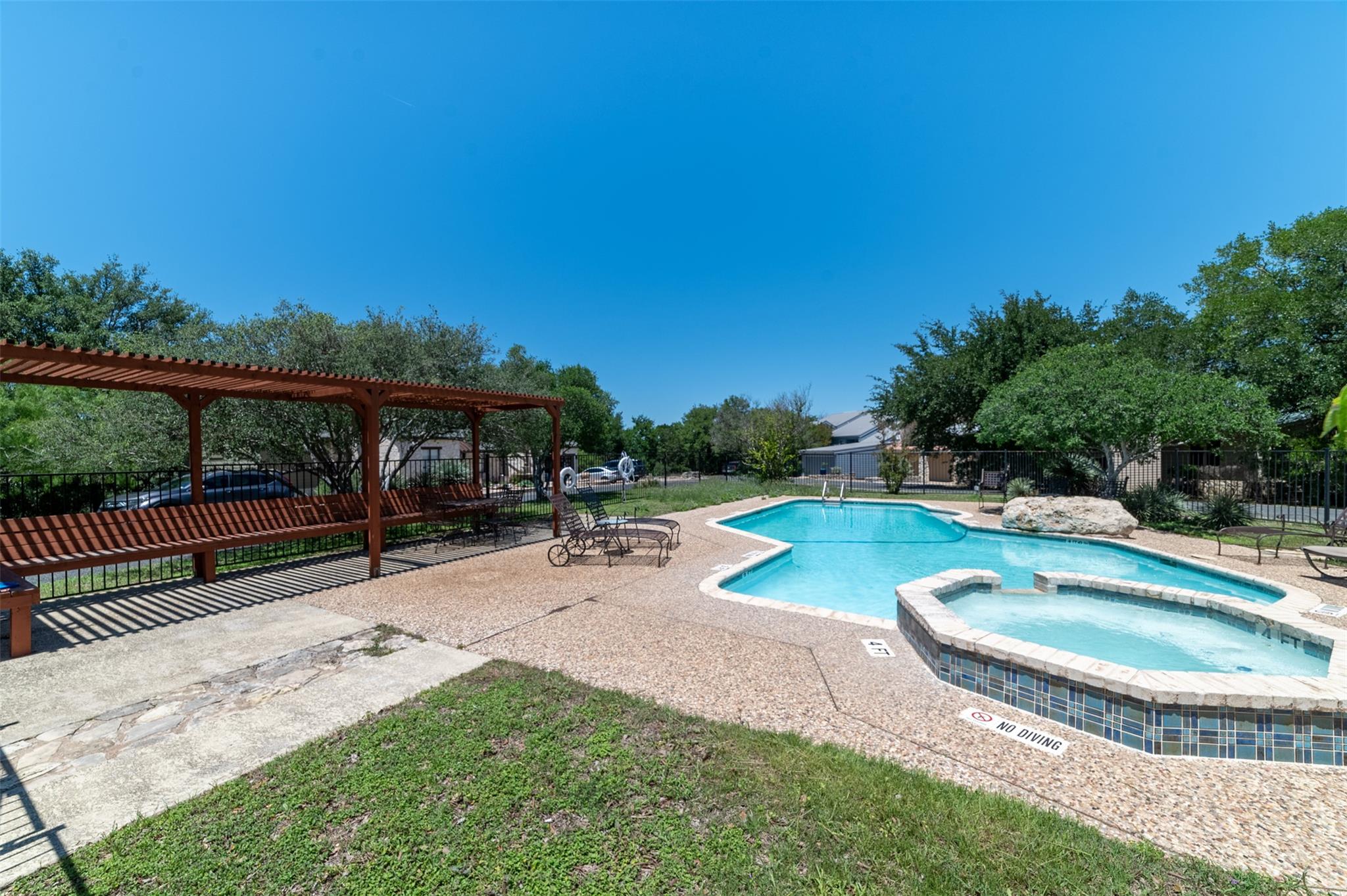 300 Bedford DR