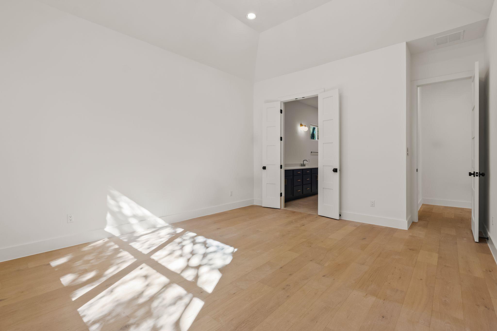 300 Bedford DR