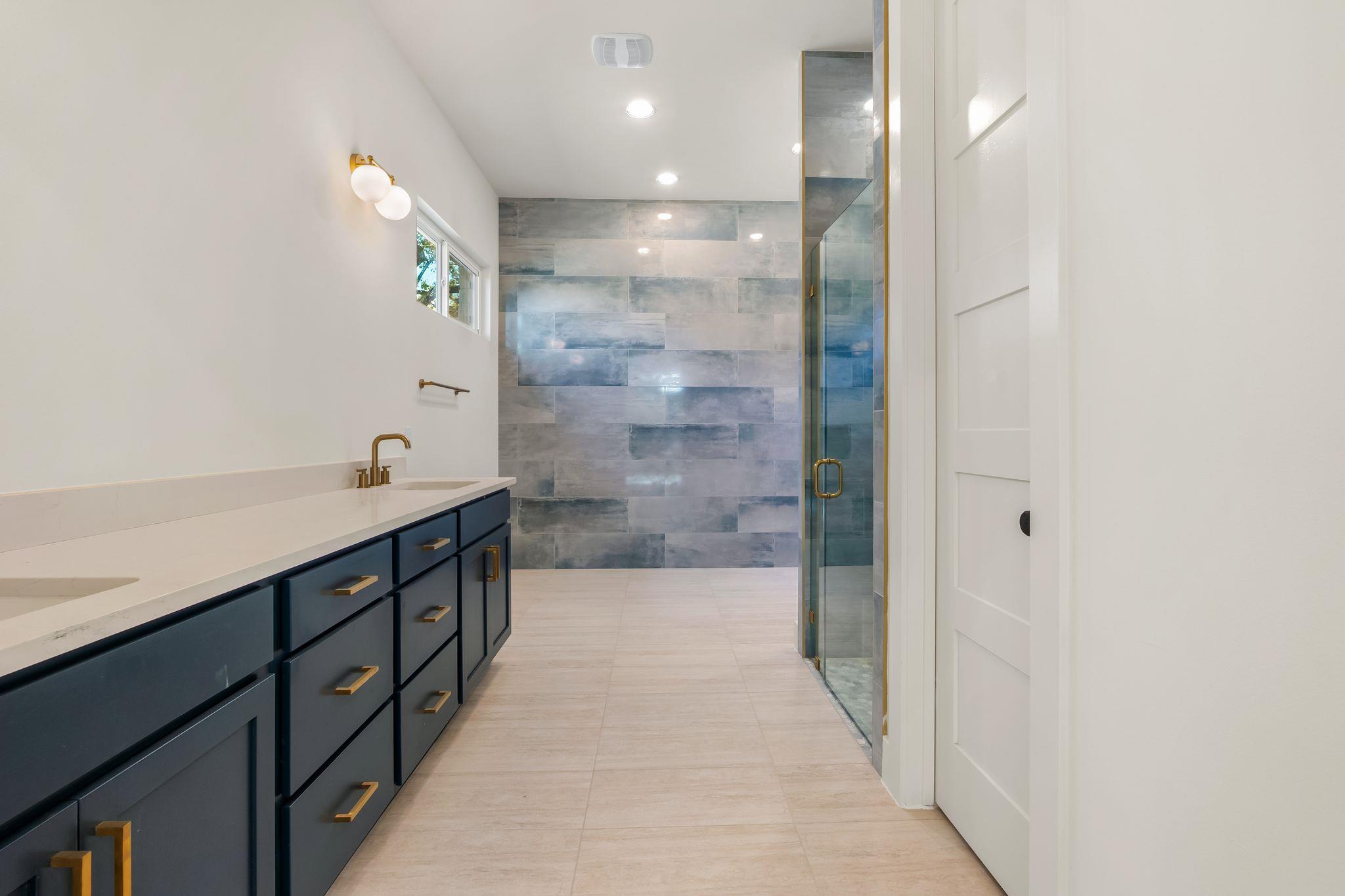 300 Bedford DR