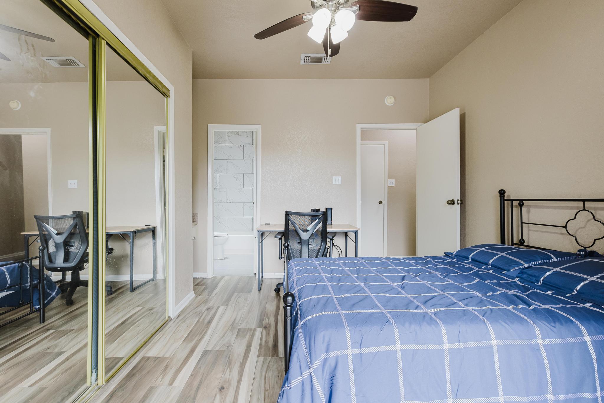 2901 San Jacinto BLVD # 205