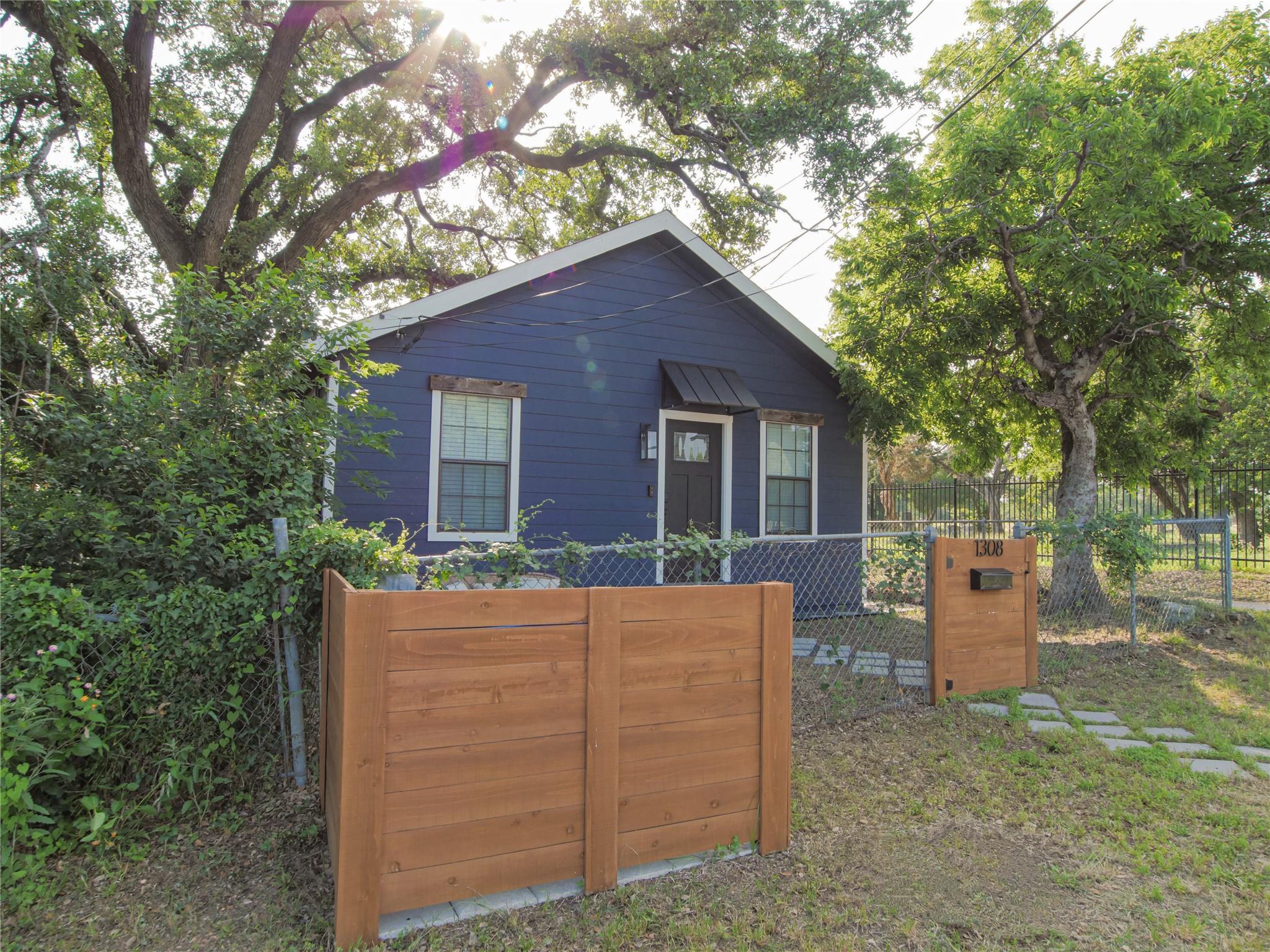1308 San Bernard ST